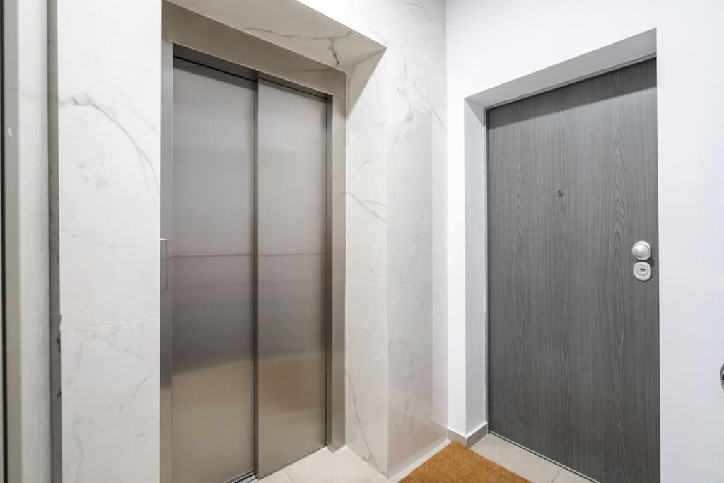 Luxurious New Penthouse + Parking Bucharest