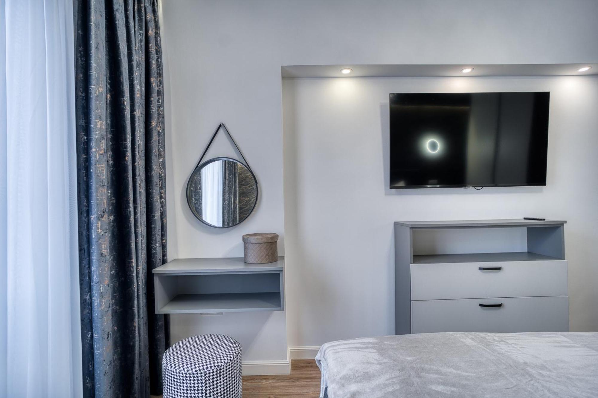 Chic Retreat: Newly Renovated 1br Bucureşti