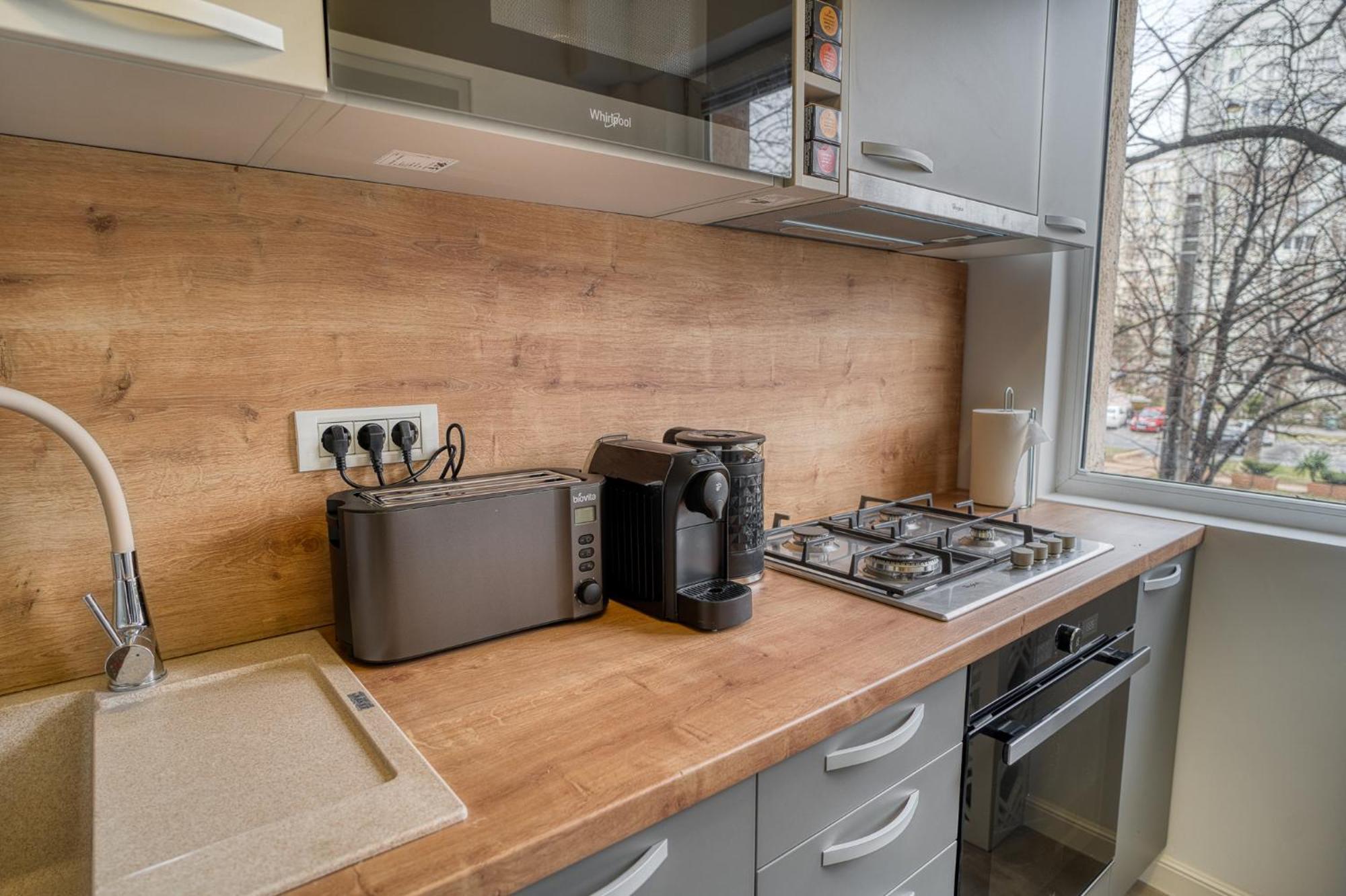Chic Retreat: Newly Renovated 1br Apartament