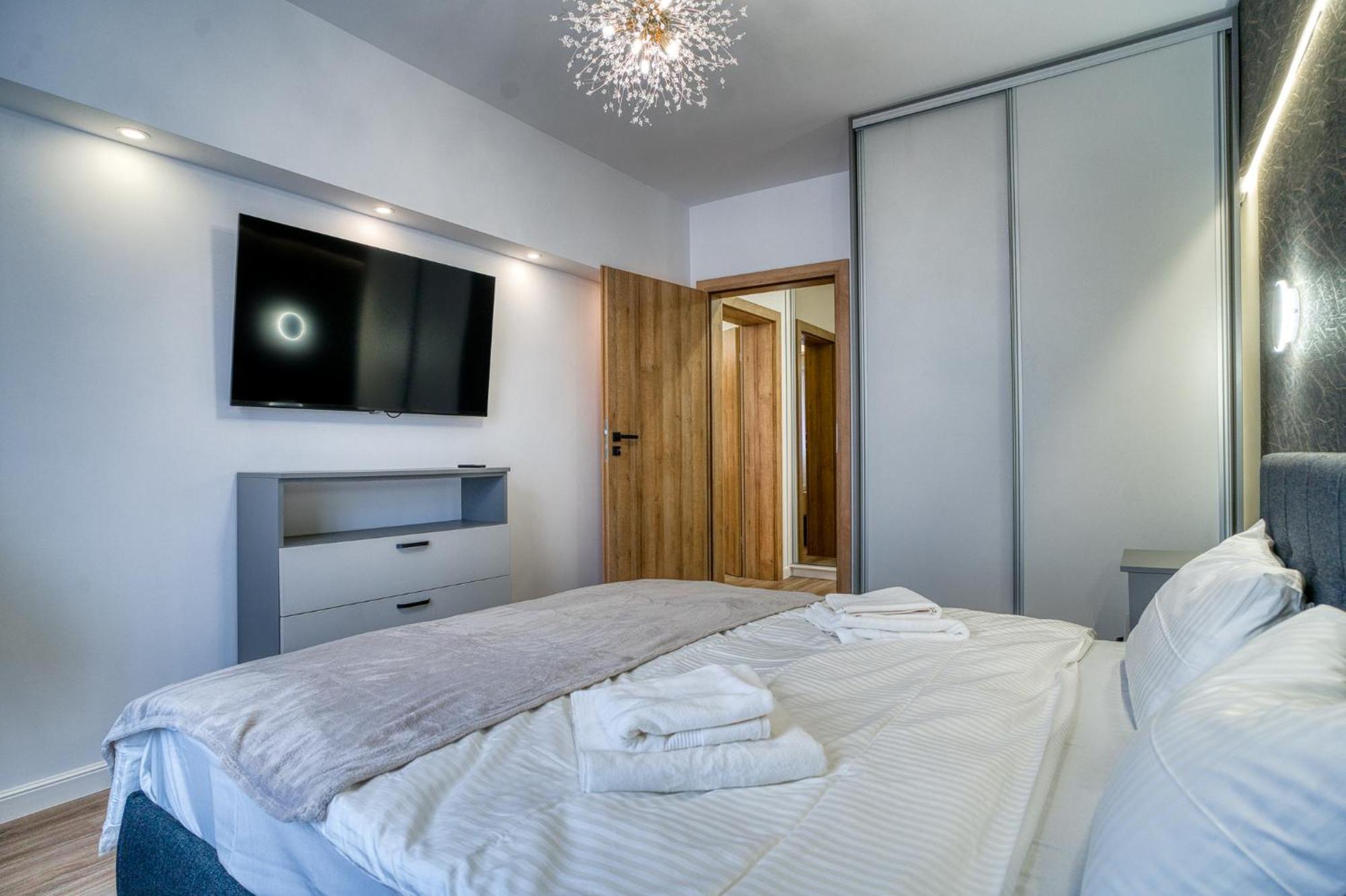 Chic Retreat: Newly Renovated 1br * Bucureşti