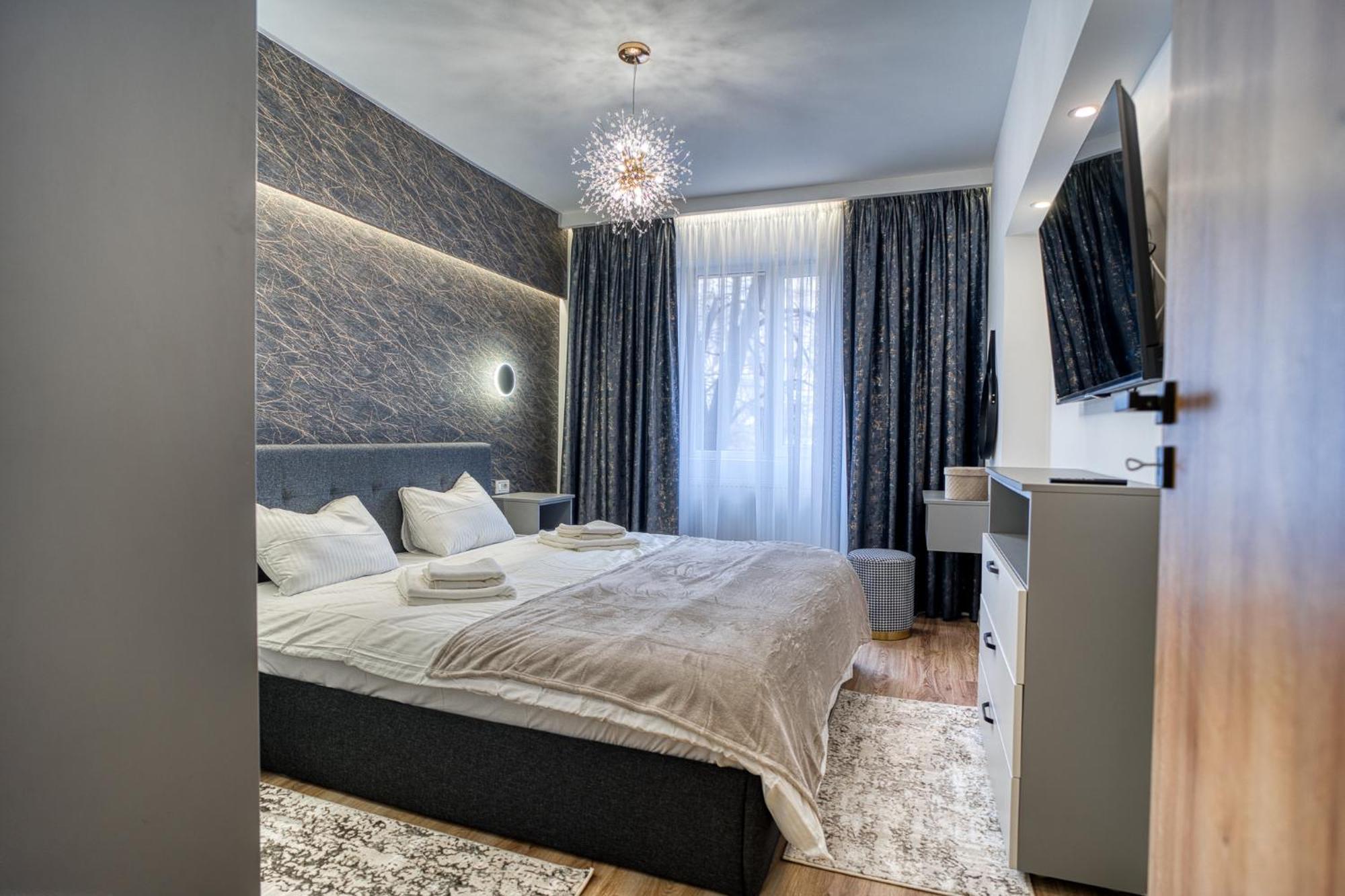 Chic Retreat: Newly Renovated 1br