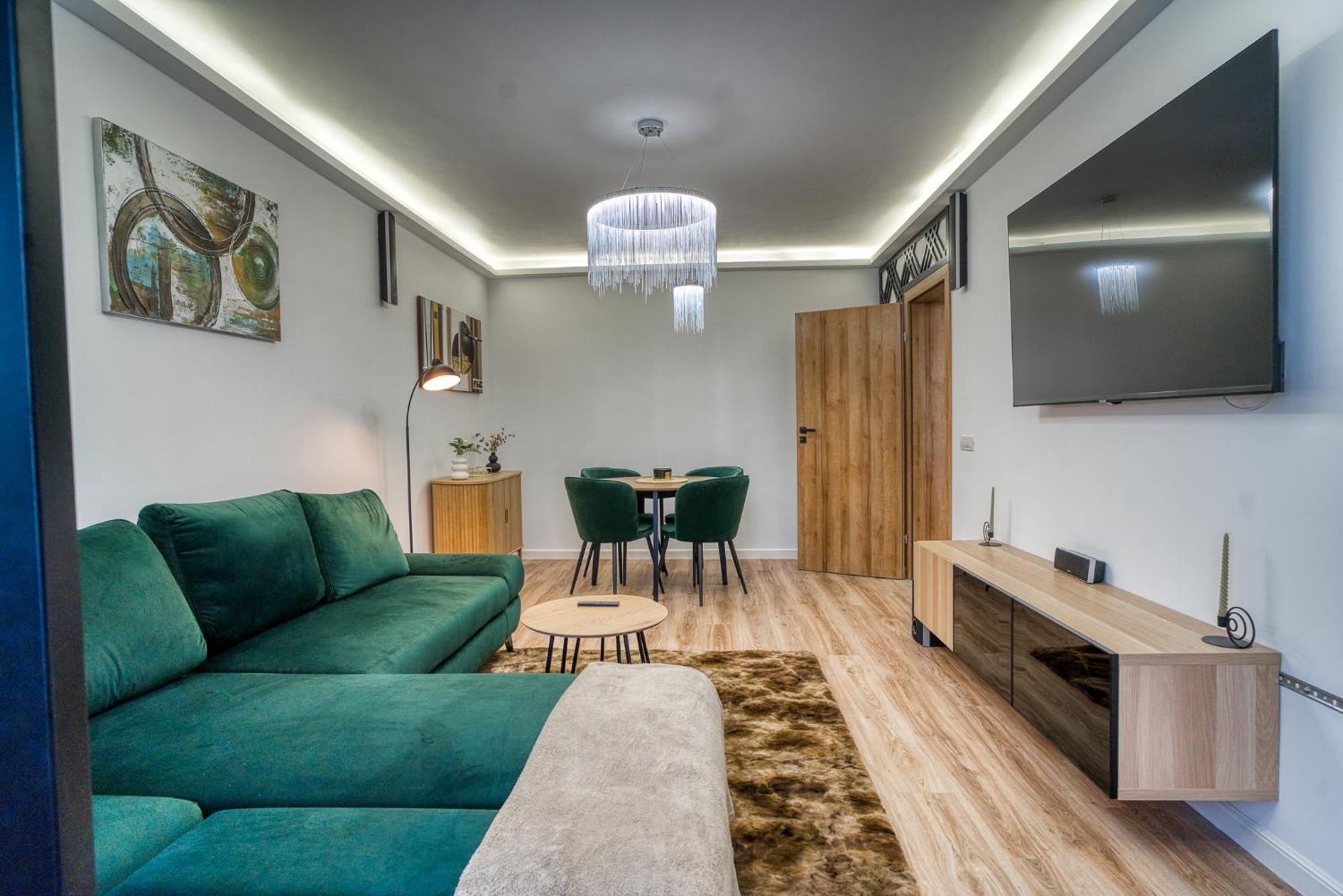 Chic Retreat: Newly Renovated 1br Apartament *