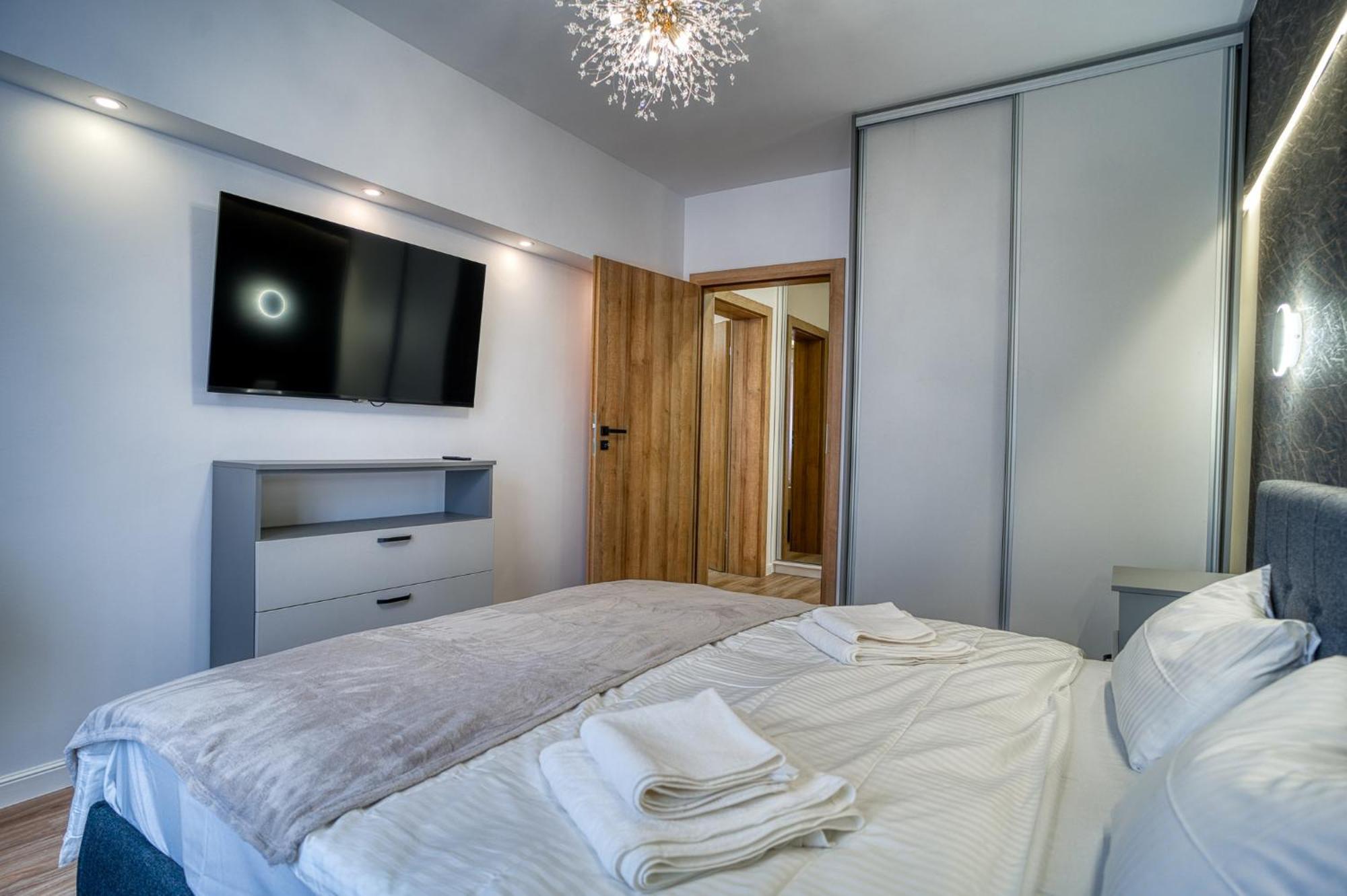 Chic Retreat: Newly Renovated 1br Bucureşti