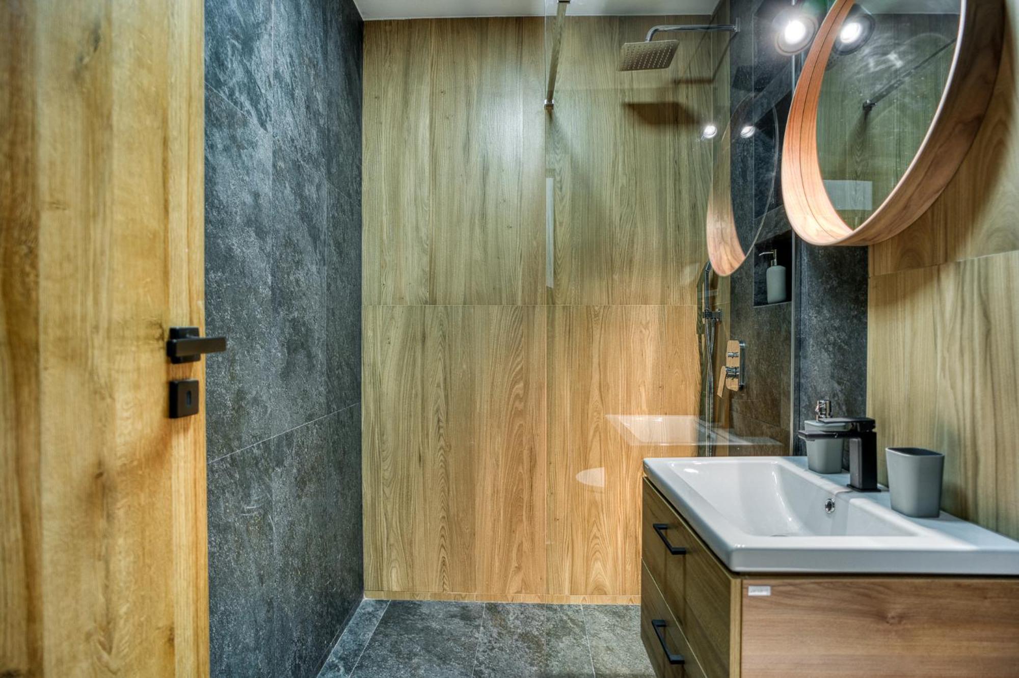 Chic Retreat: Newly Renovated 1br Bucureşti
