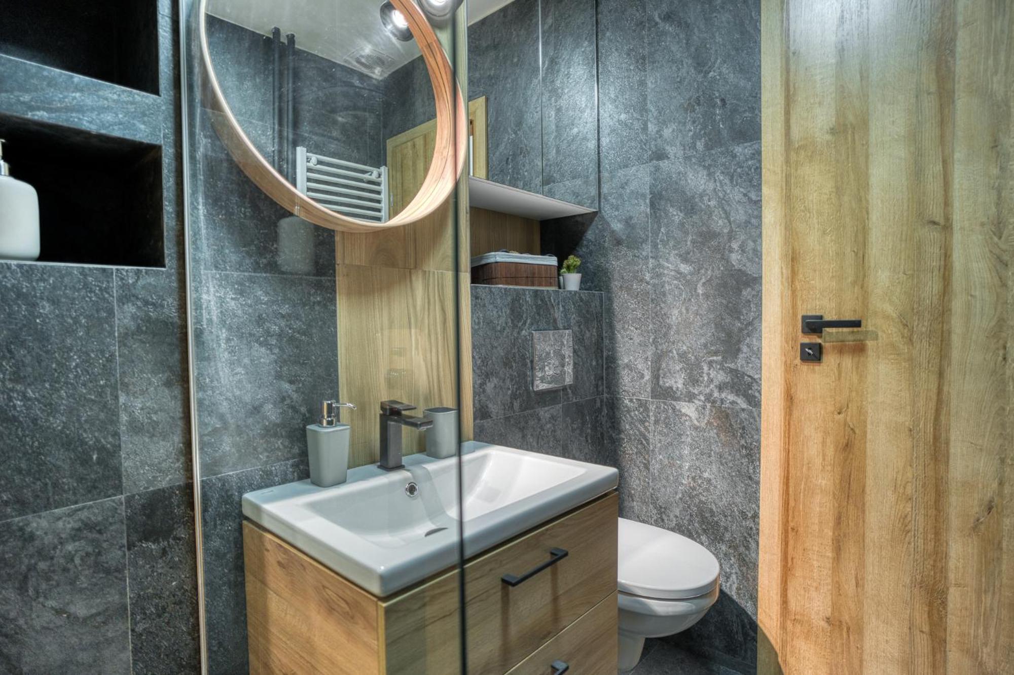 Chic Retreat: Newly Renovated 1br Apartament *