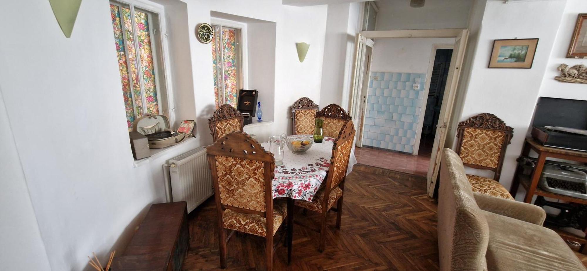 Domum - The Comunist Apartamento