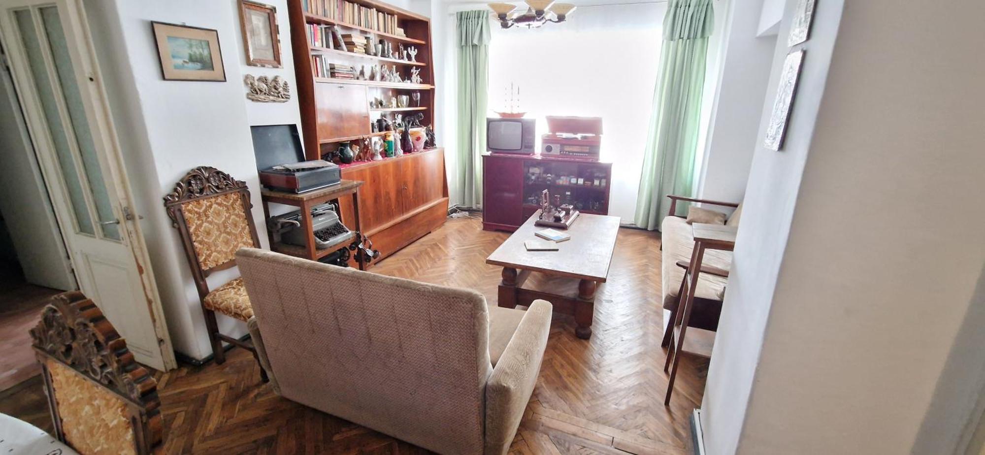 Domum - The Comunist Apartamento *