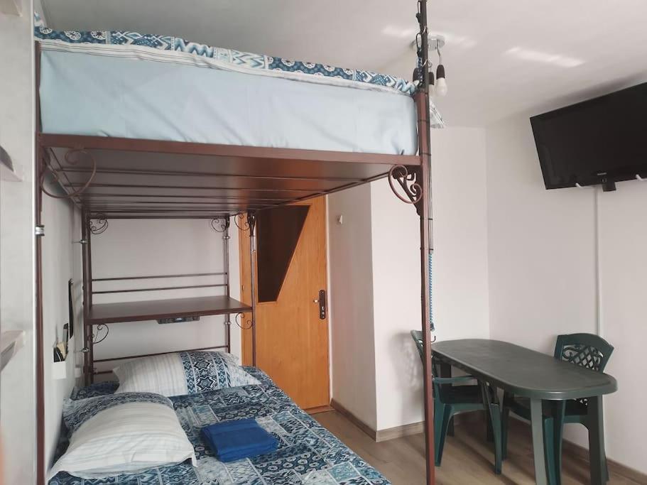 Mic Dormitor Informativ Turistic * Bucharest