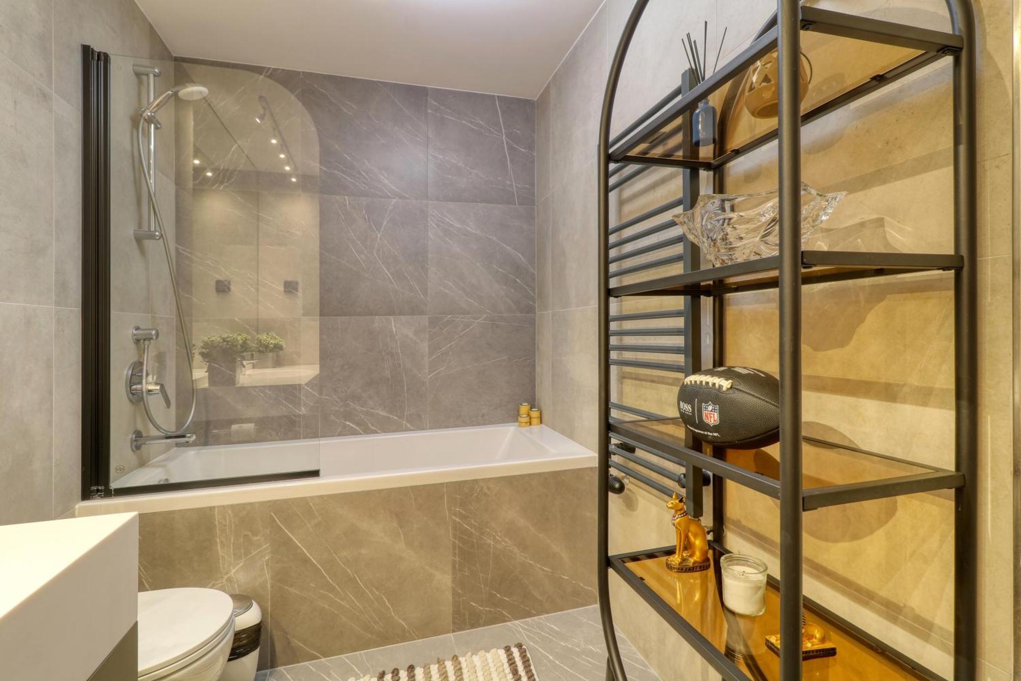 Prestige Views: Luxury Retreat *