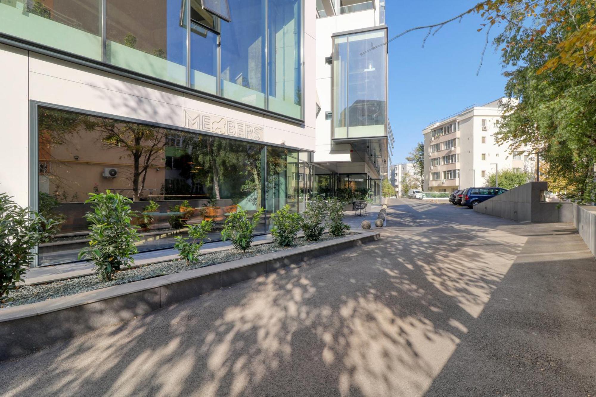 Apartament Prestige Views: Luxury Retreat *
