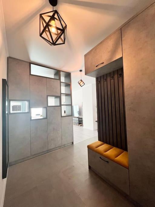 Central, Spacius Apartment. *