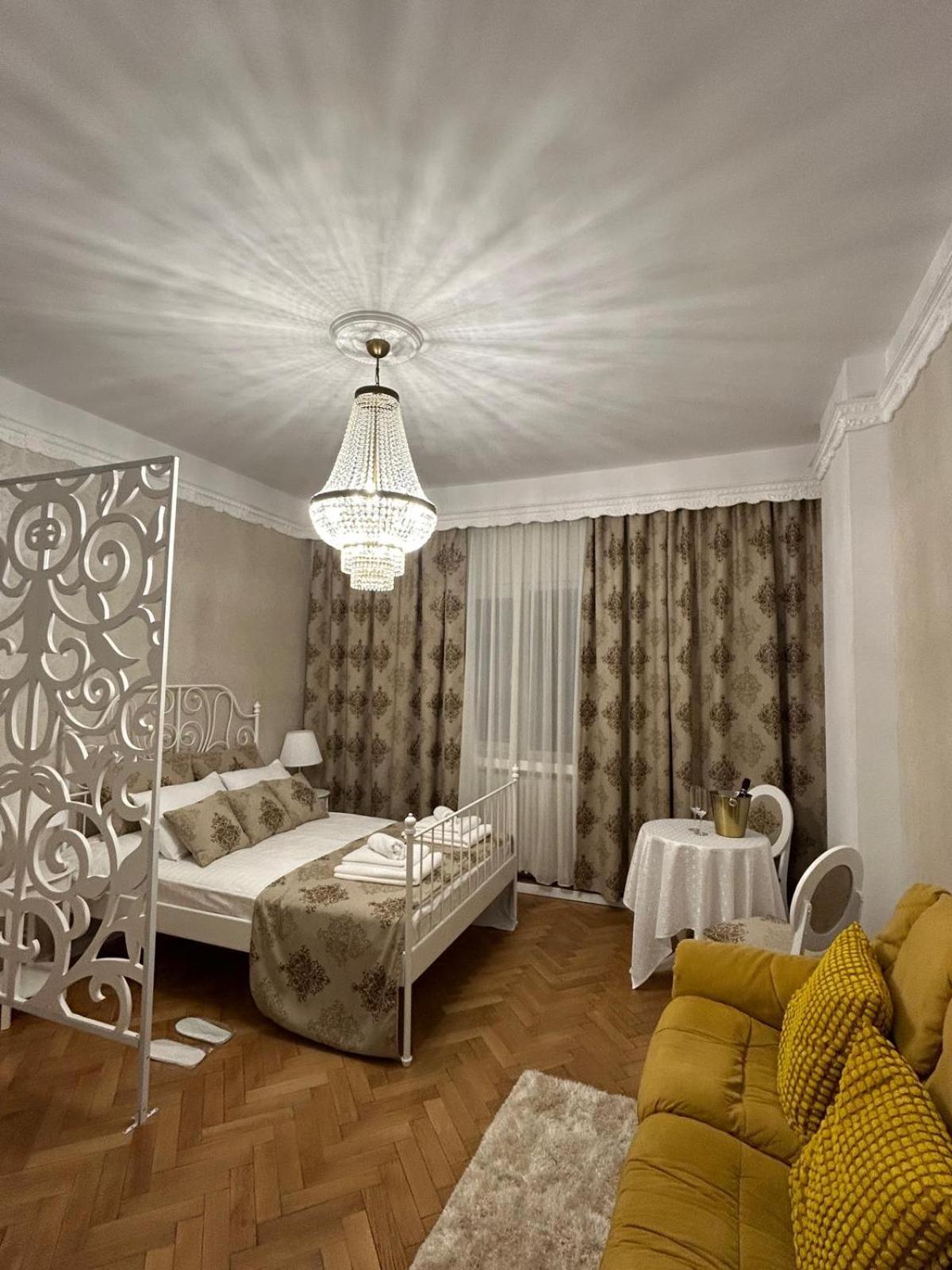 Elegant - Square Bucureşti
