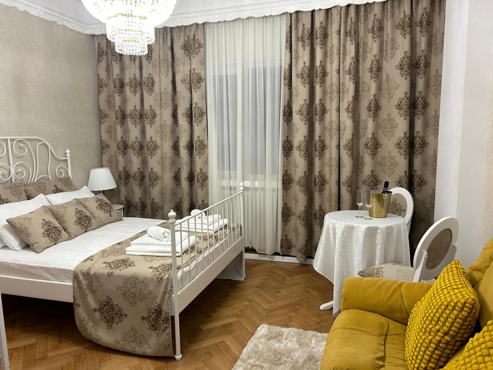 Elegant - Square Apartament