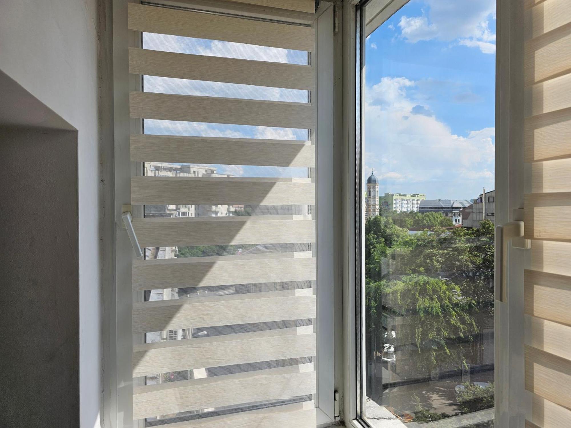 Private At Ceausescu's Place In Old Unirii Square