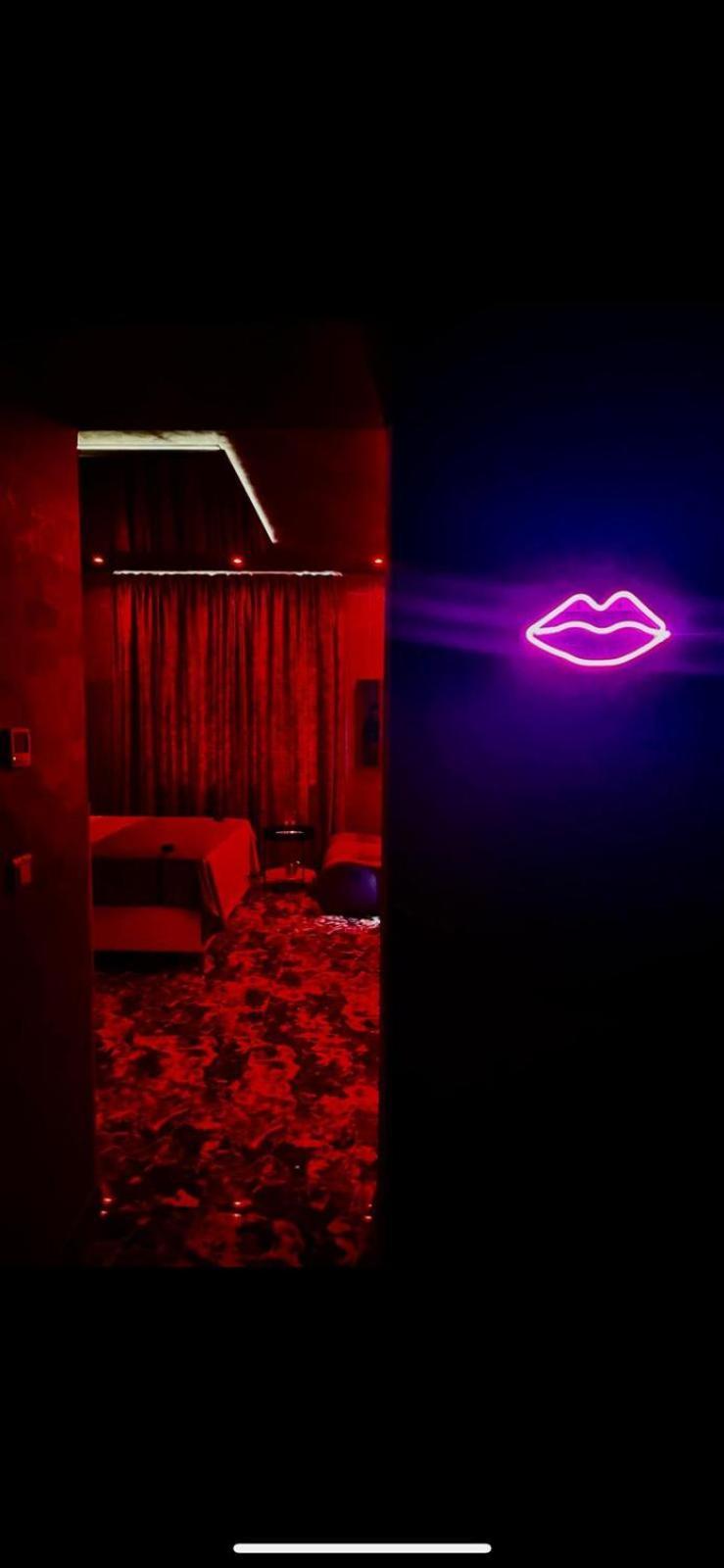 Love Room Homestay *