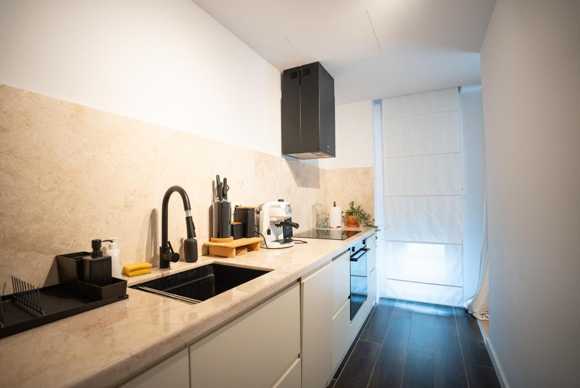 The Level Sanctuary: Free Parking & Netflix Apartment *
