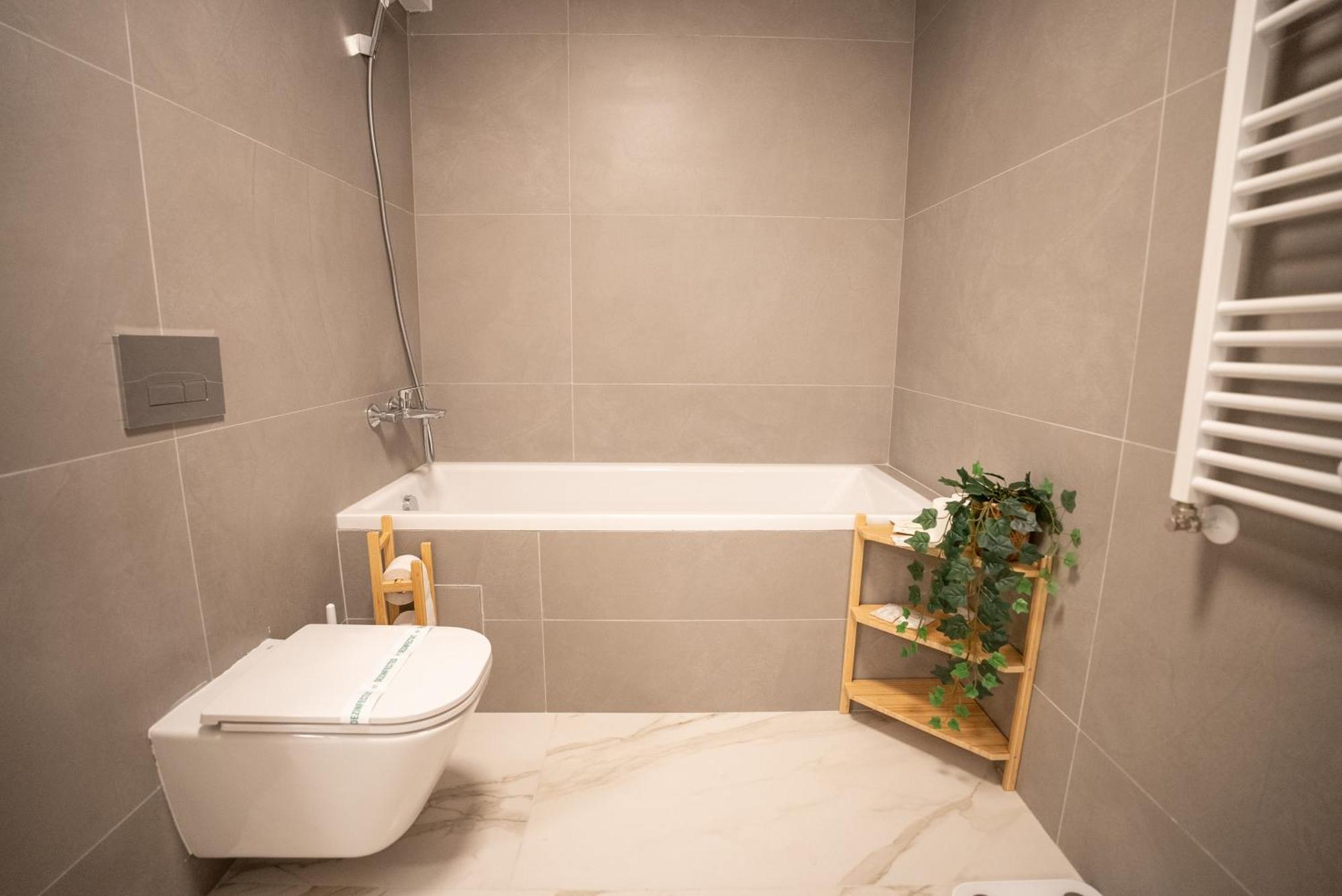 The Level Sanctuary: Free Parking & Netflix * Bucharest