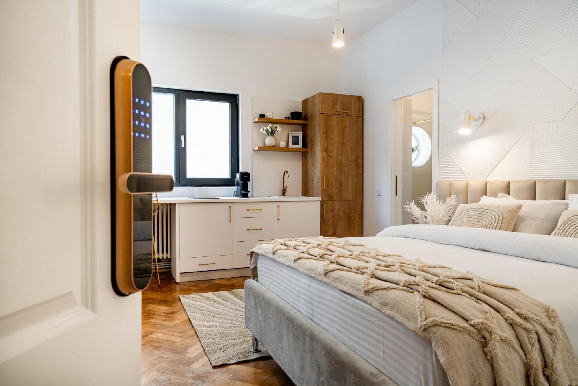 Apartamento Piata Natiunilor Unite Studios: Where Style Meets Bucharest's Pulse