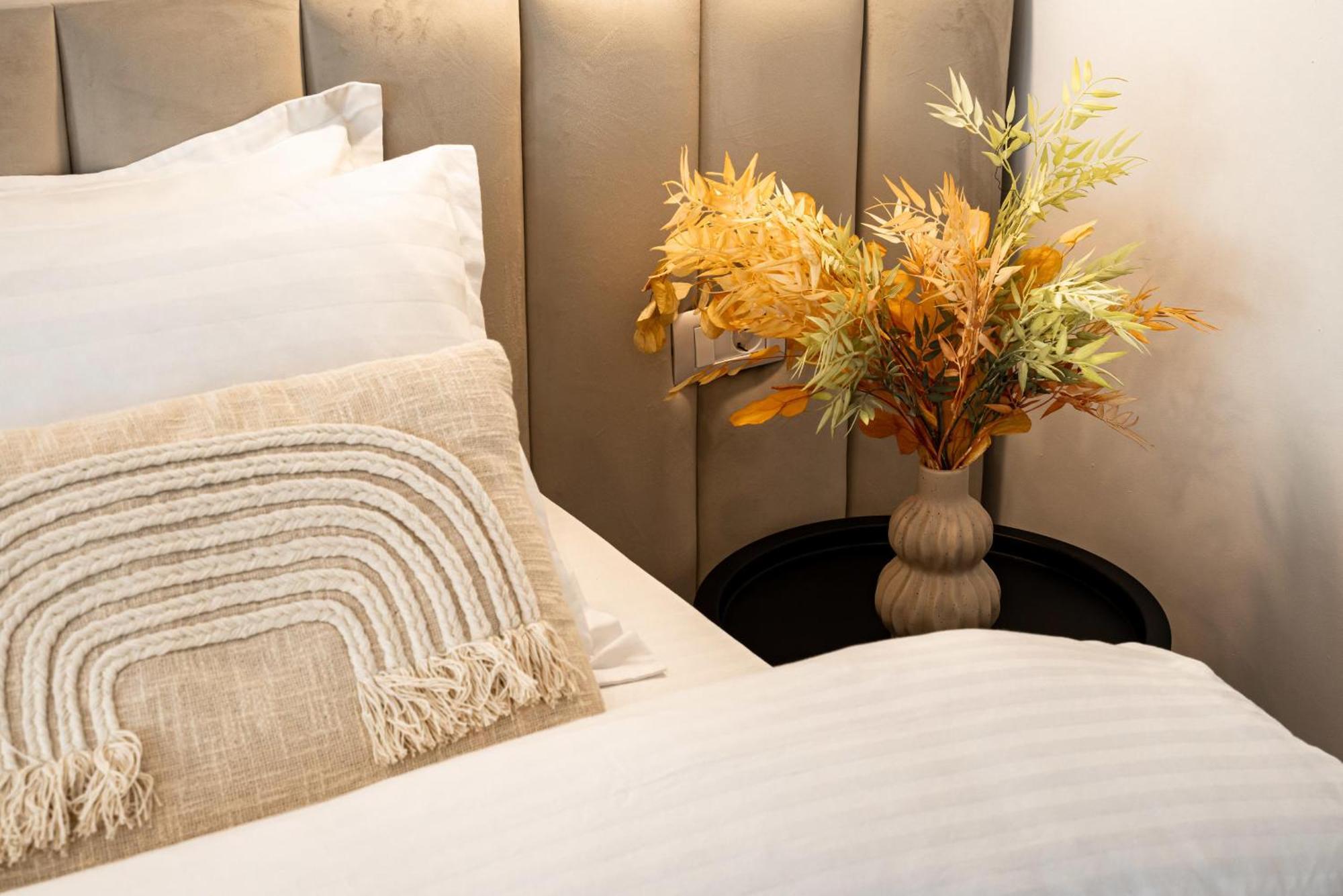 Piata Natiunilor Unite Studios: Where Style Meets Bucharest's Pulse Apartamento
