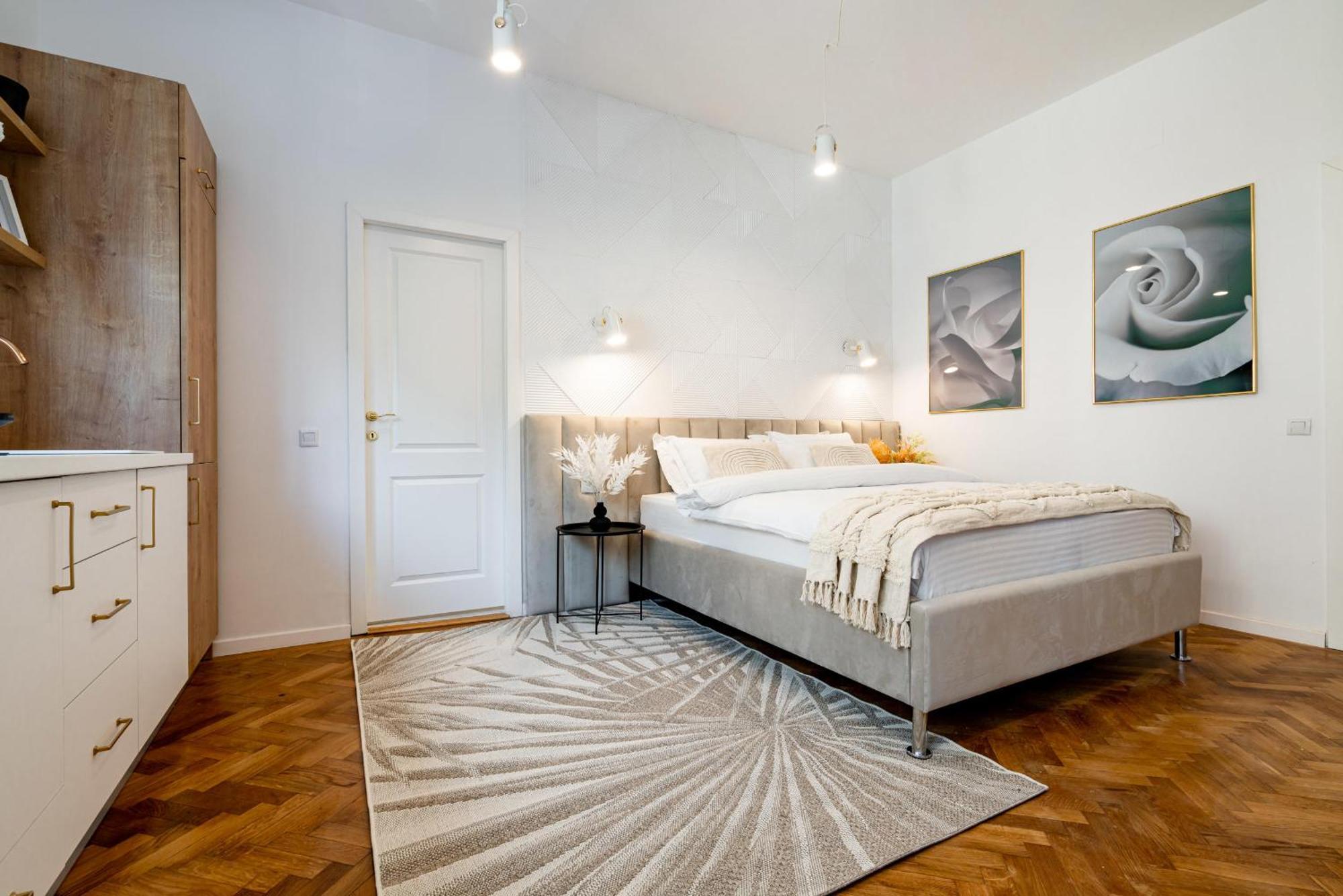 Apartamento Piata Natiunilor Unite Studios: Where Style Meets Bucharest's Pulse