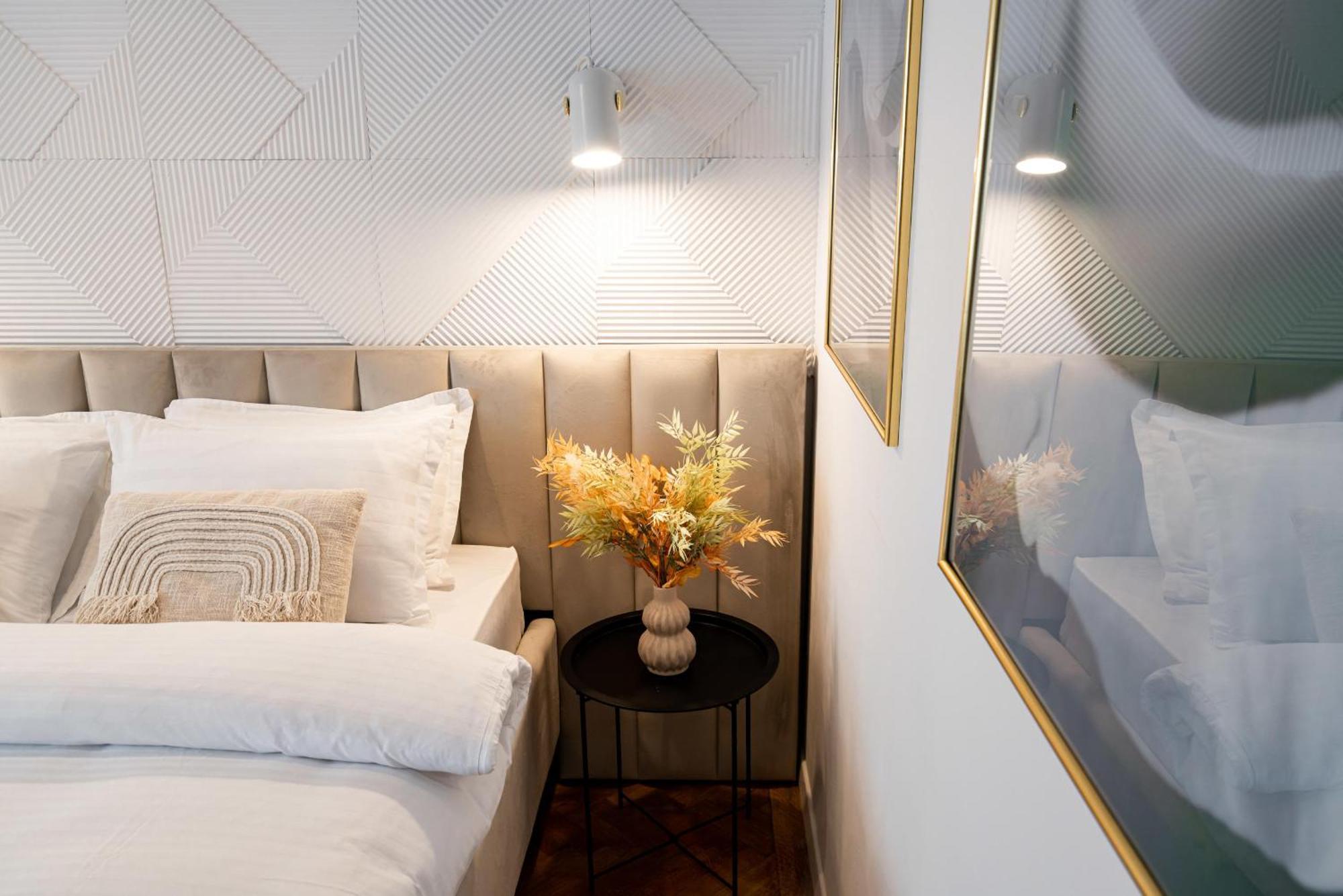 Apartamento Piata Natiunilor Unite Studios: Where Style Meets Bucharest's Pulse *