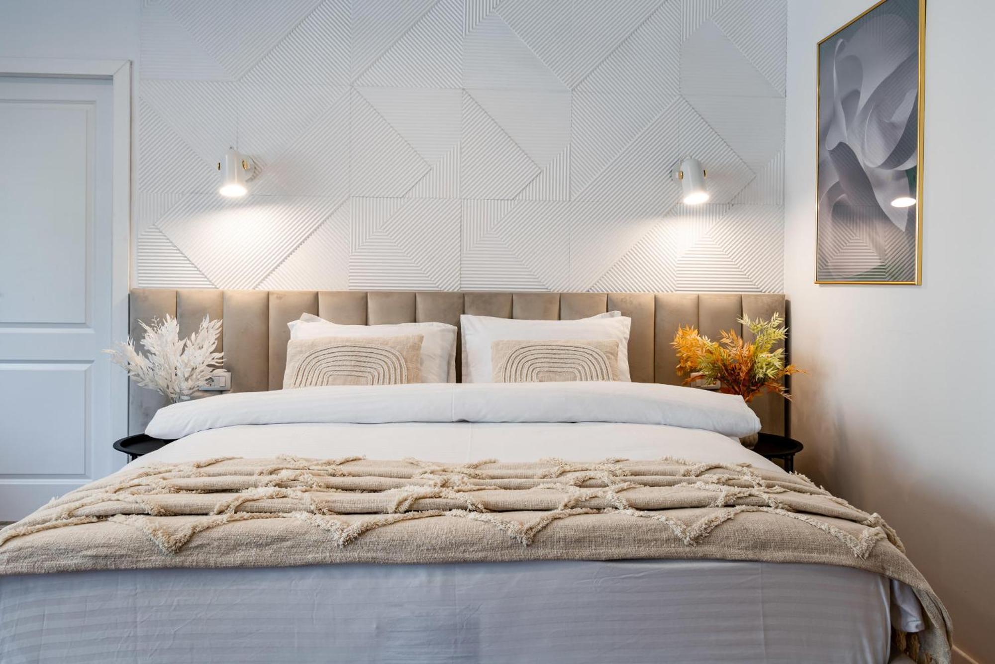 Piata Natiunilor Unite Studios: Where Style Meets Bucharest's Pulse *