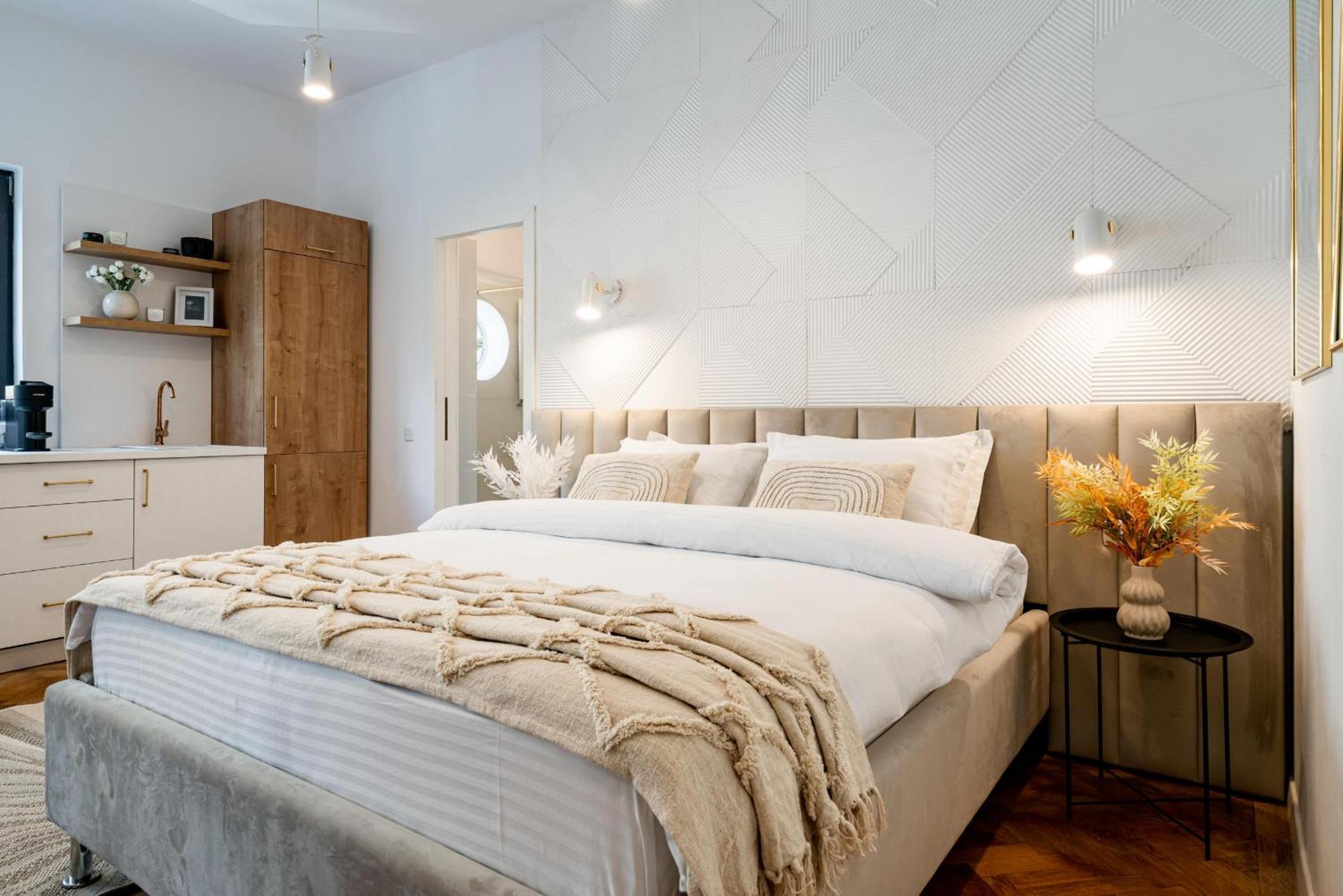 Piata Natiunilor Unite Studios: Where Style Meets Bucharest's Pulse Apartamento