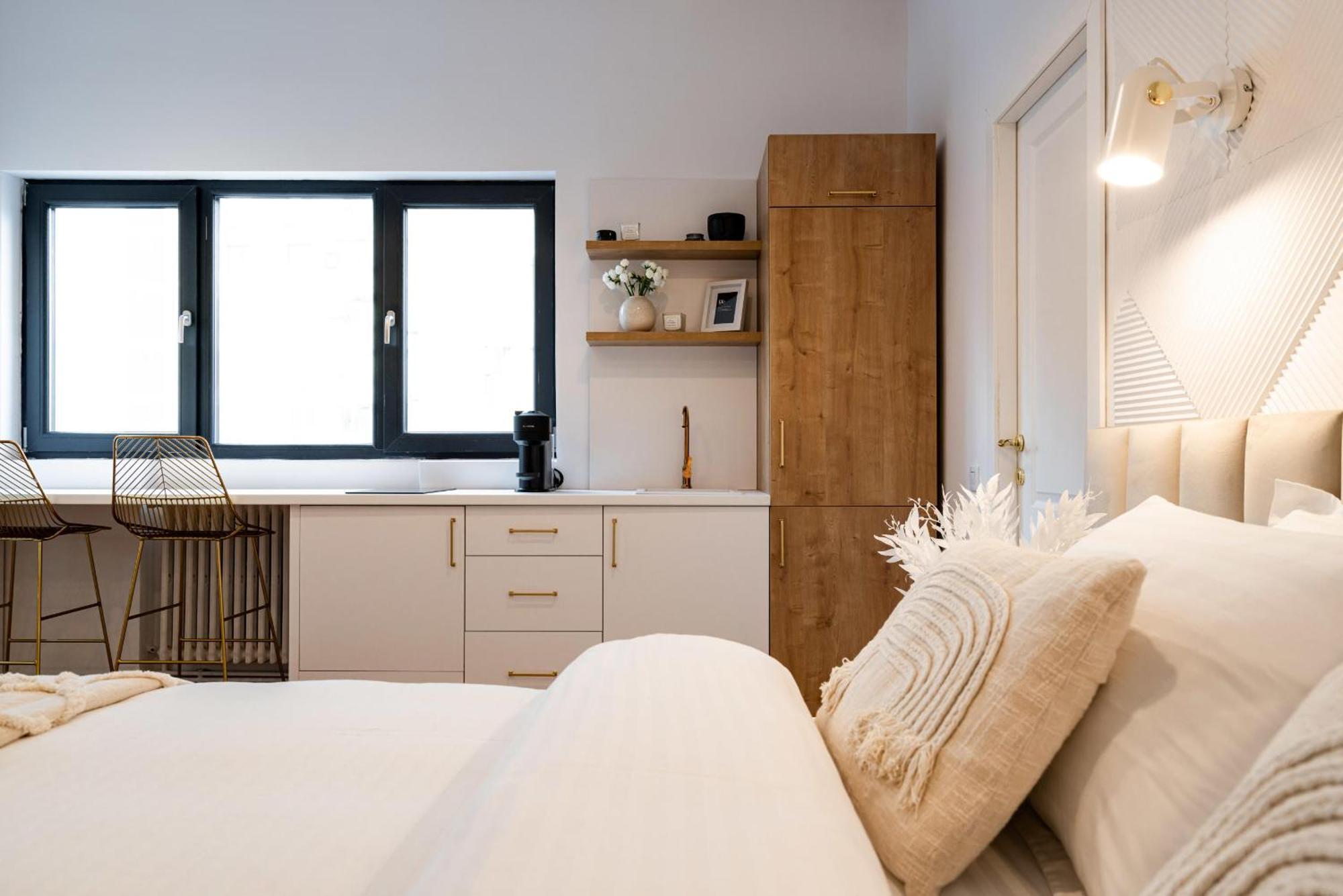 Apartamento Piata Natiunilor Unite Studios: Where Style Meets Bucharest's Pulse