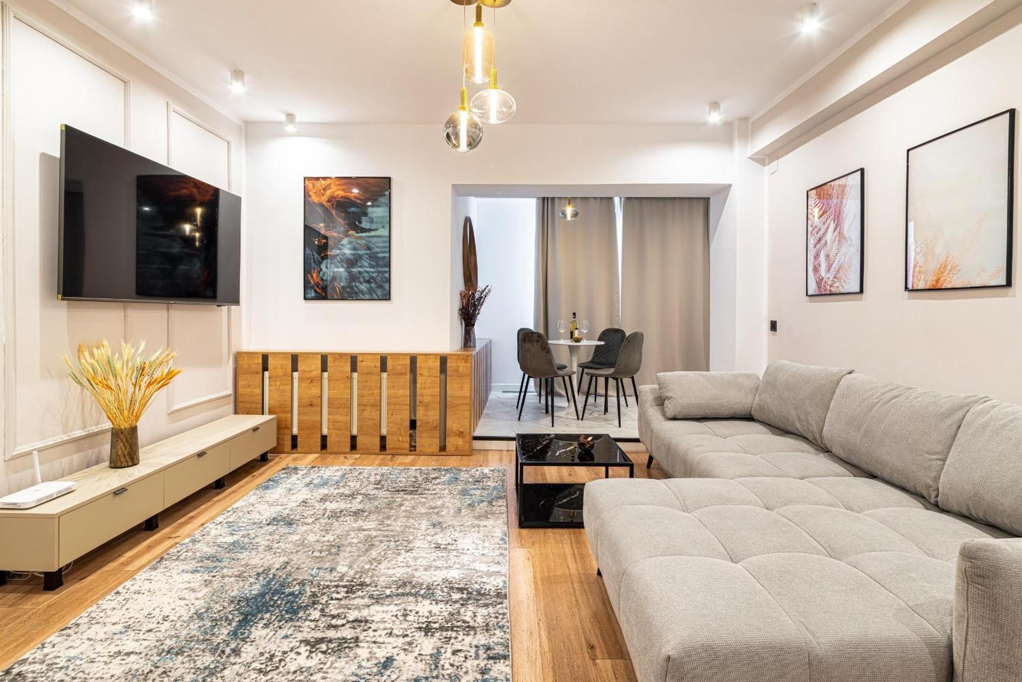 Prime Location & Cozy Comfort: Near Sala Palatului Bucareste