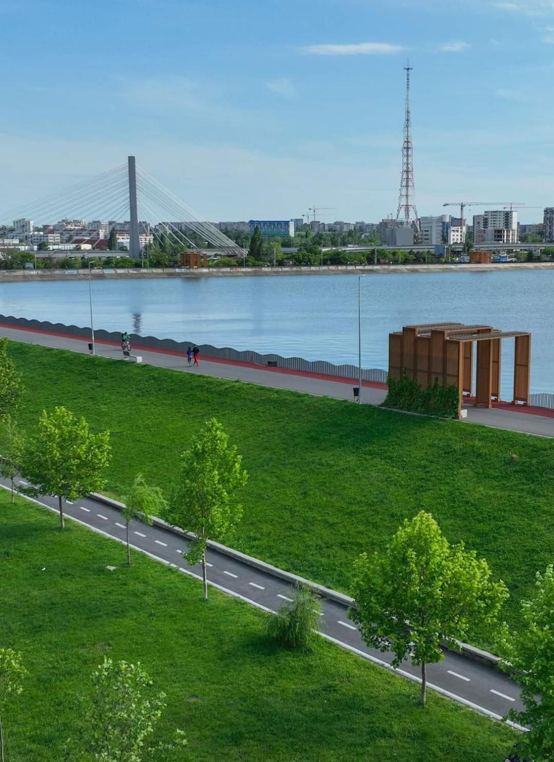 Apartment Free Parking & Self Check-in Westside Near The Lake, Lacul Morii, Near Metro Stations Sector 6 Bucharest