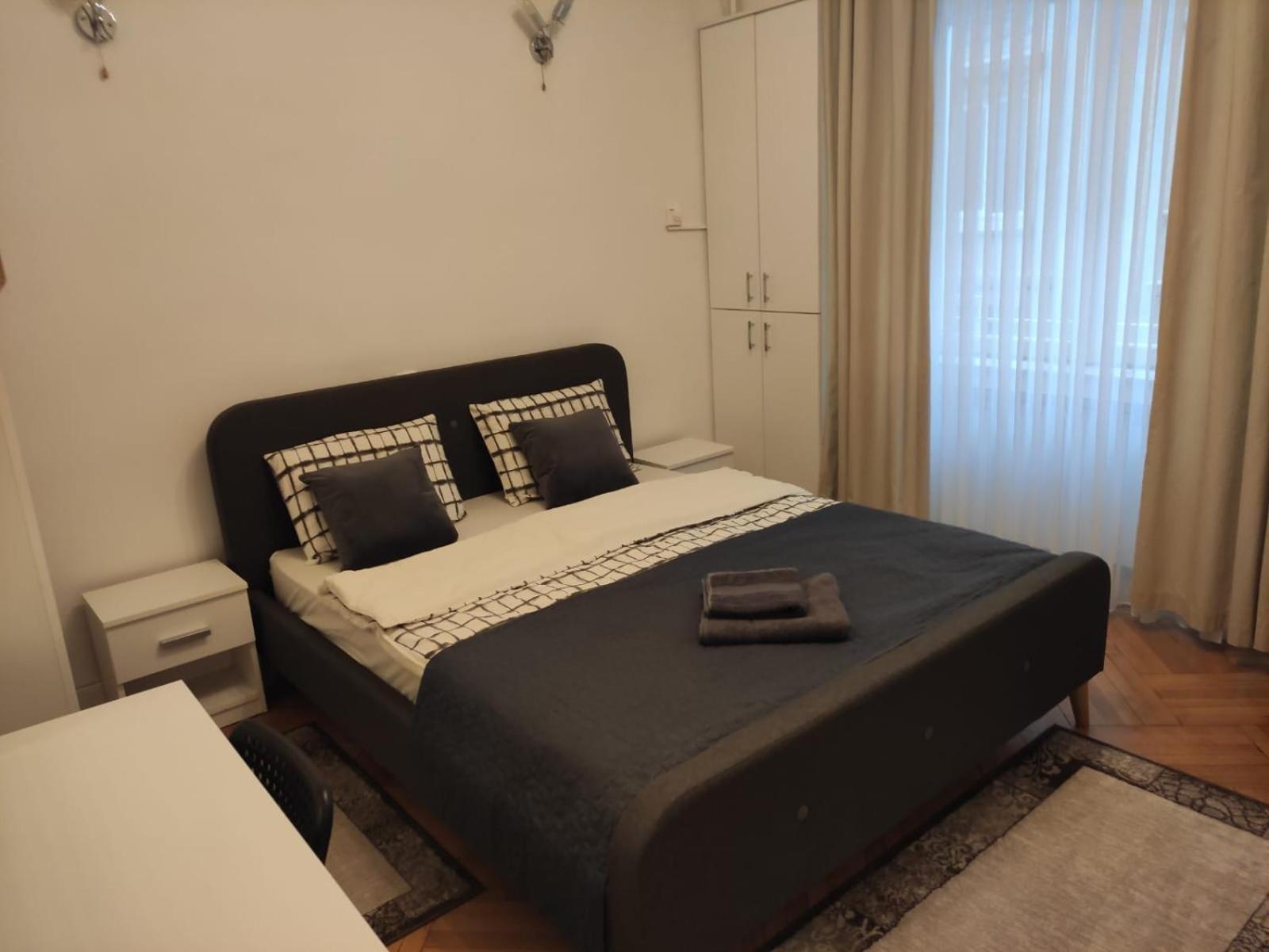 Royal In Old Town Apartment