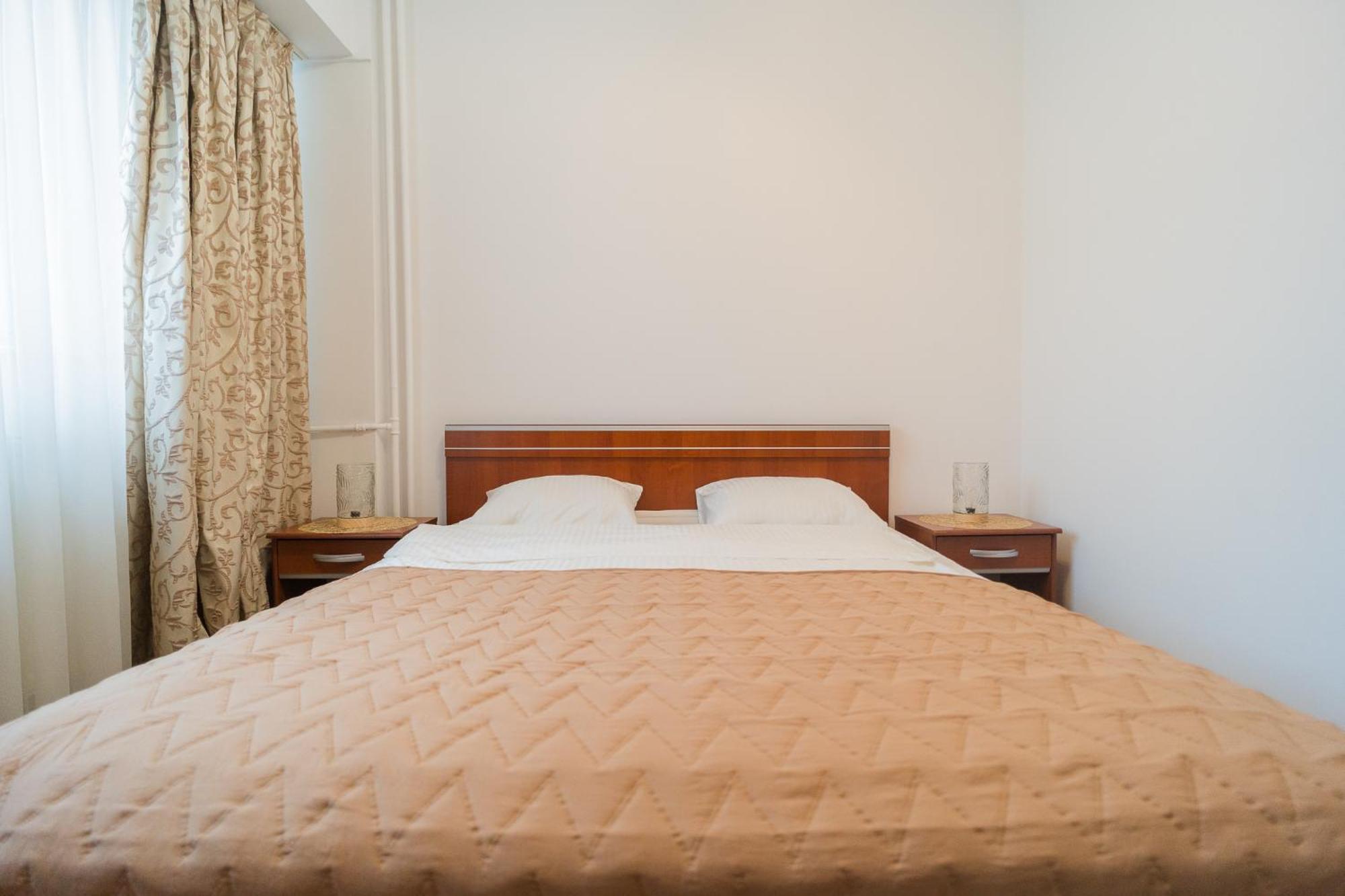 Spacious Near City Center Apartament *