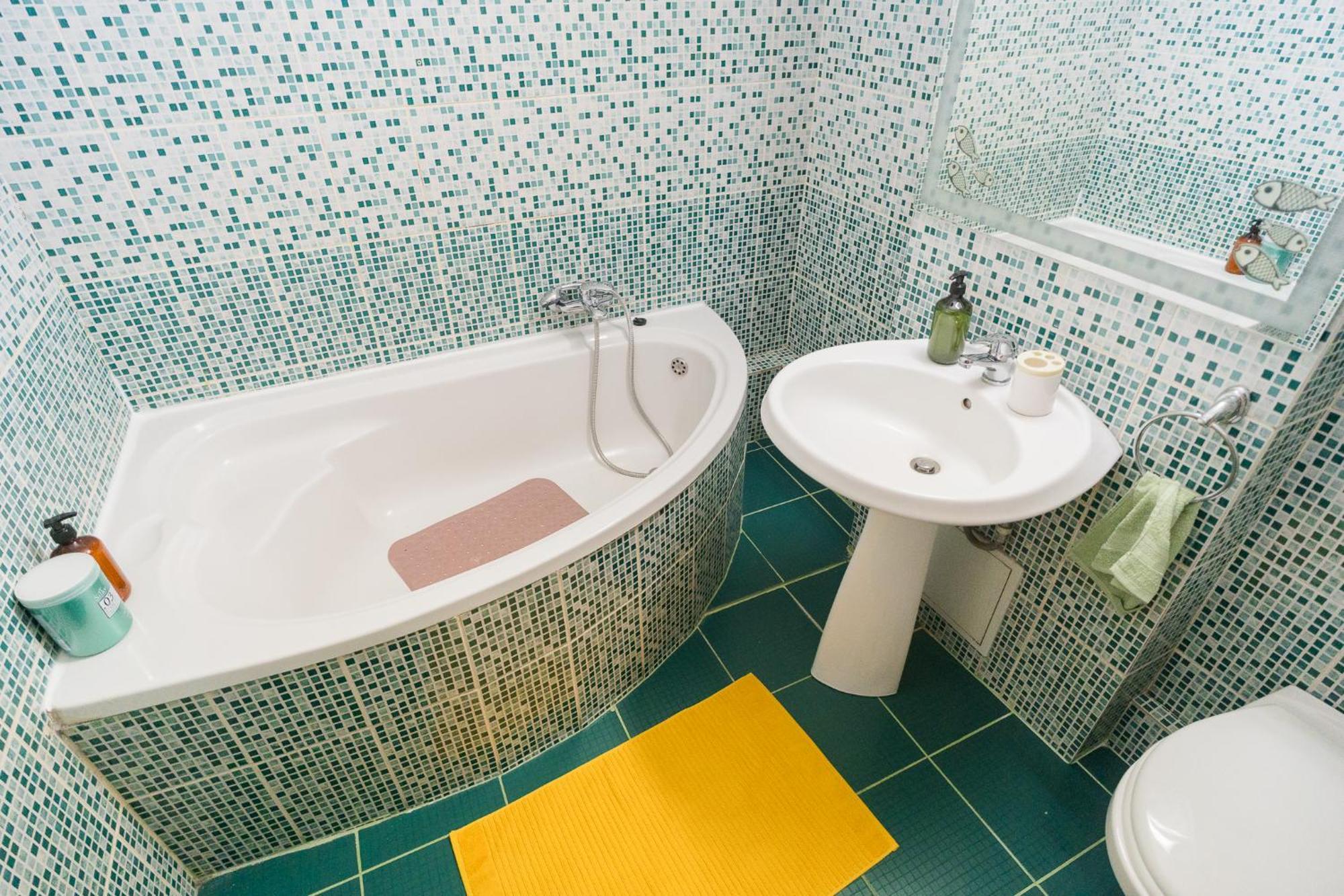 Spacious Near City Center Apartament *