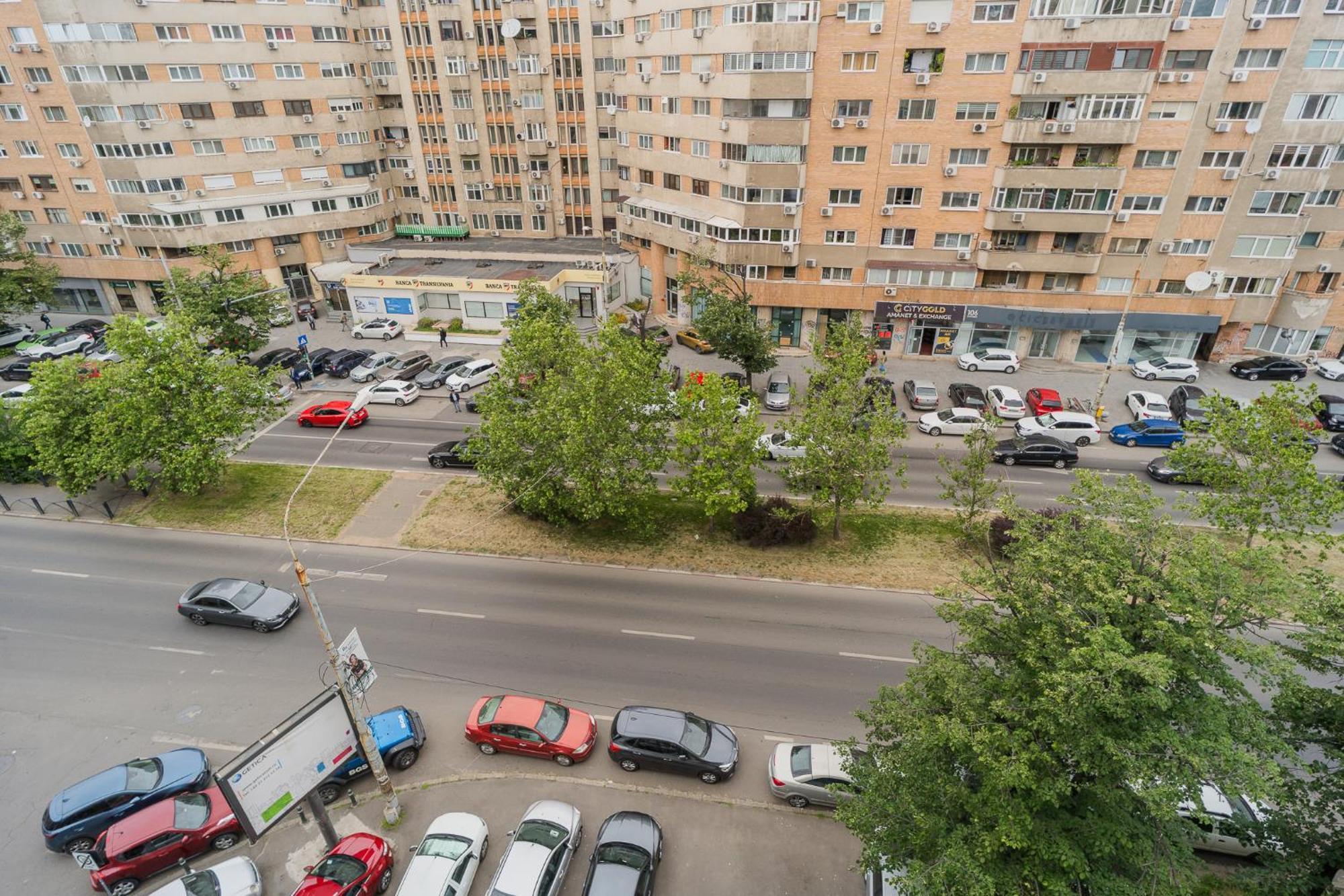 Spacious Near City Center Apartament *