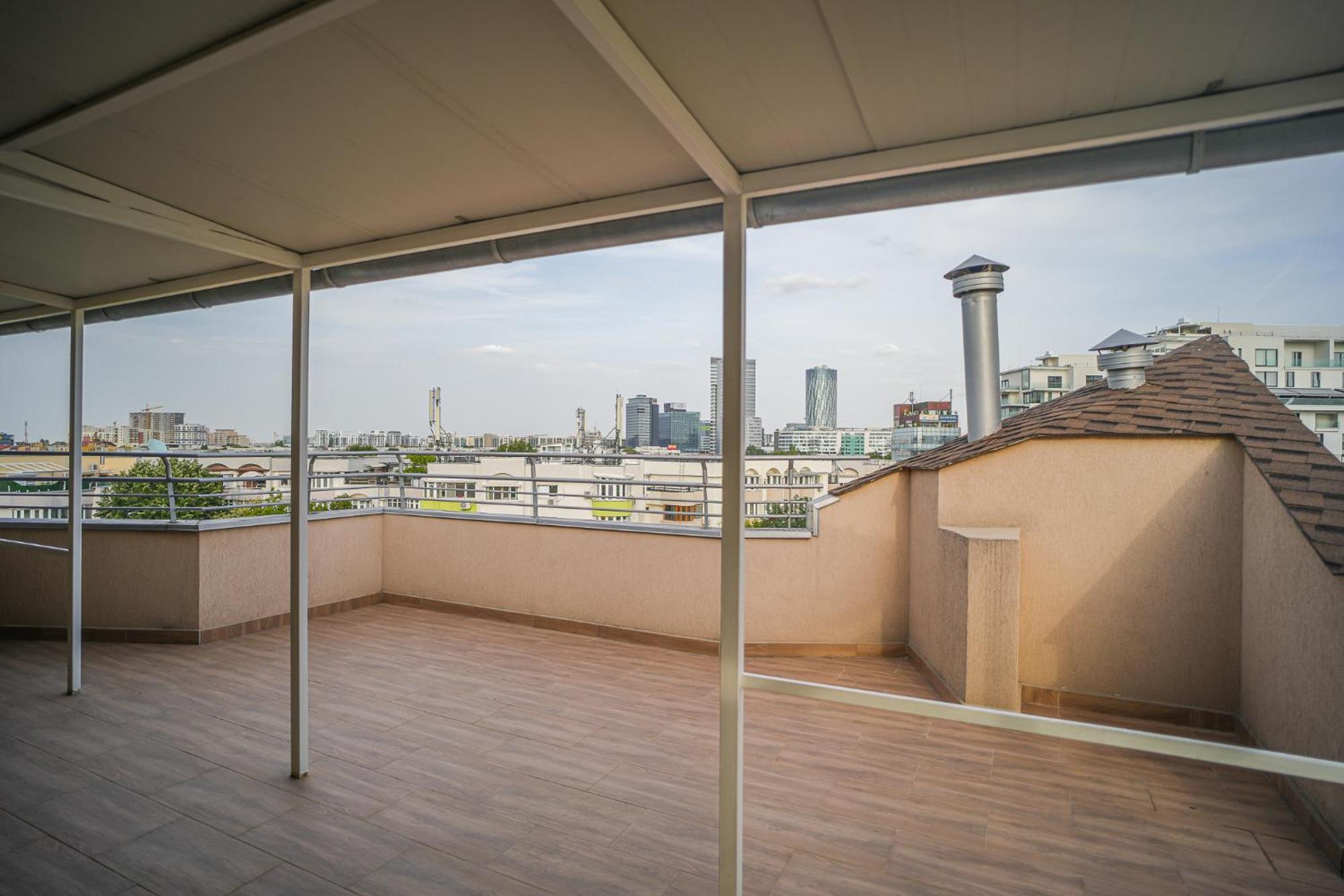 Apartment Penthouse With Huge Rooftop Terrace & View *