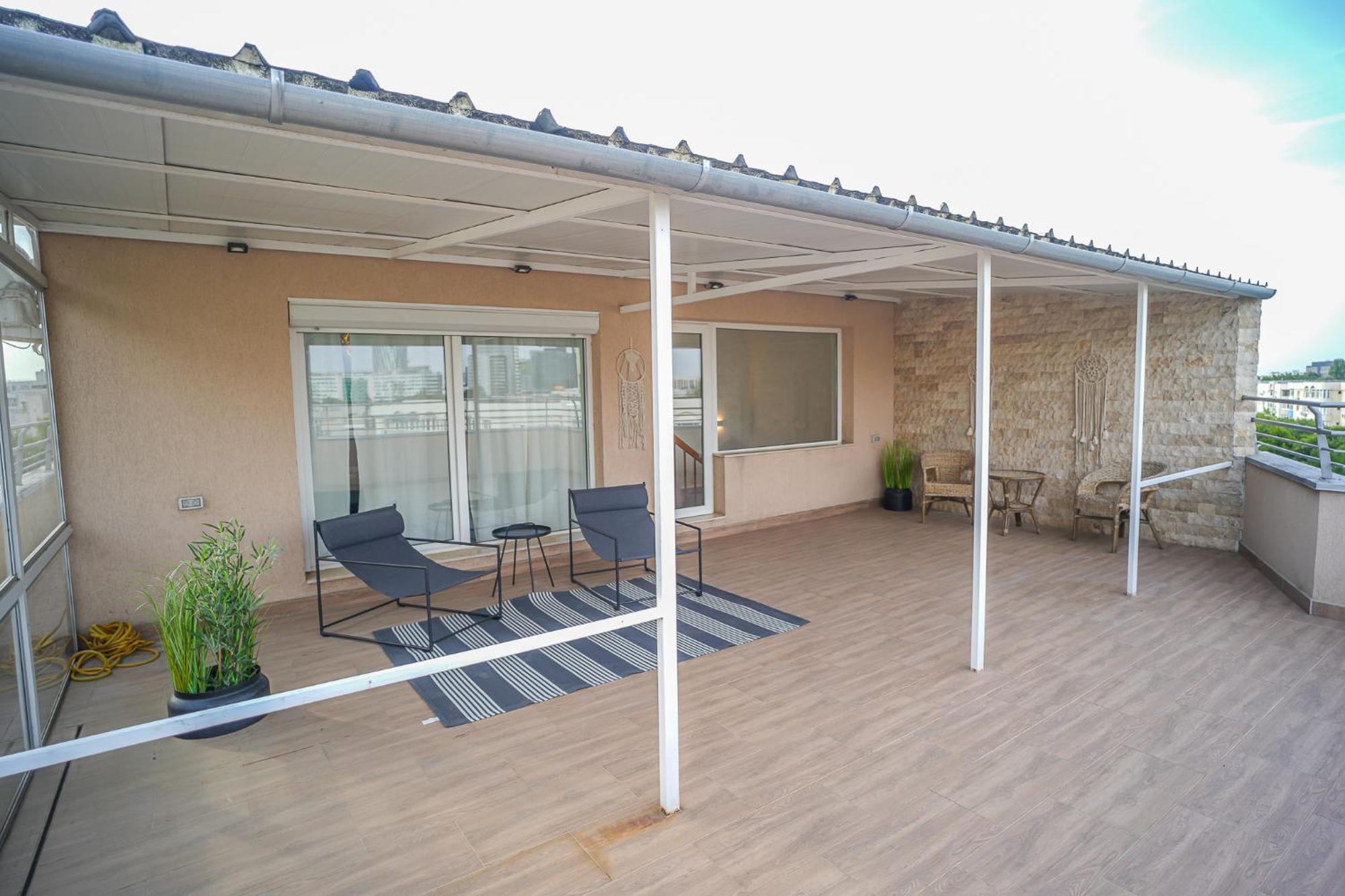 Penthouse With Huge Rooftop Terrace & View Bucharest