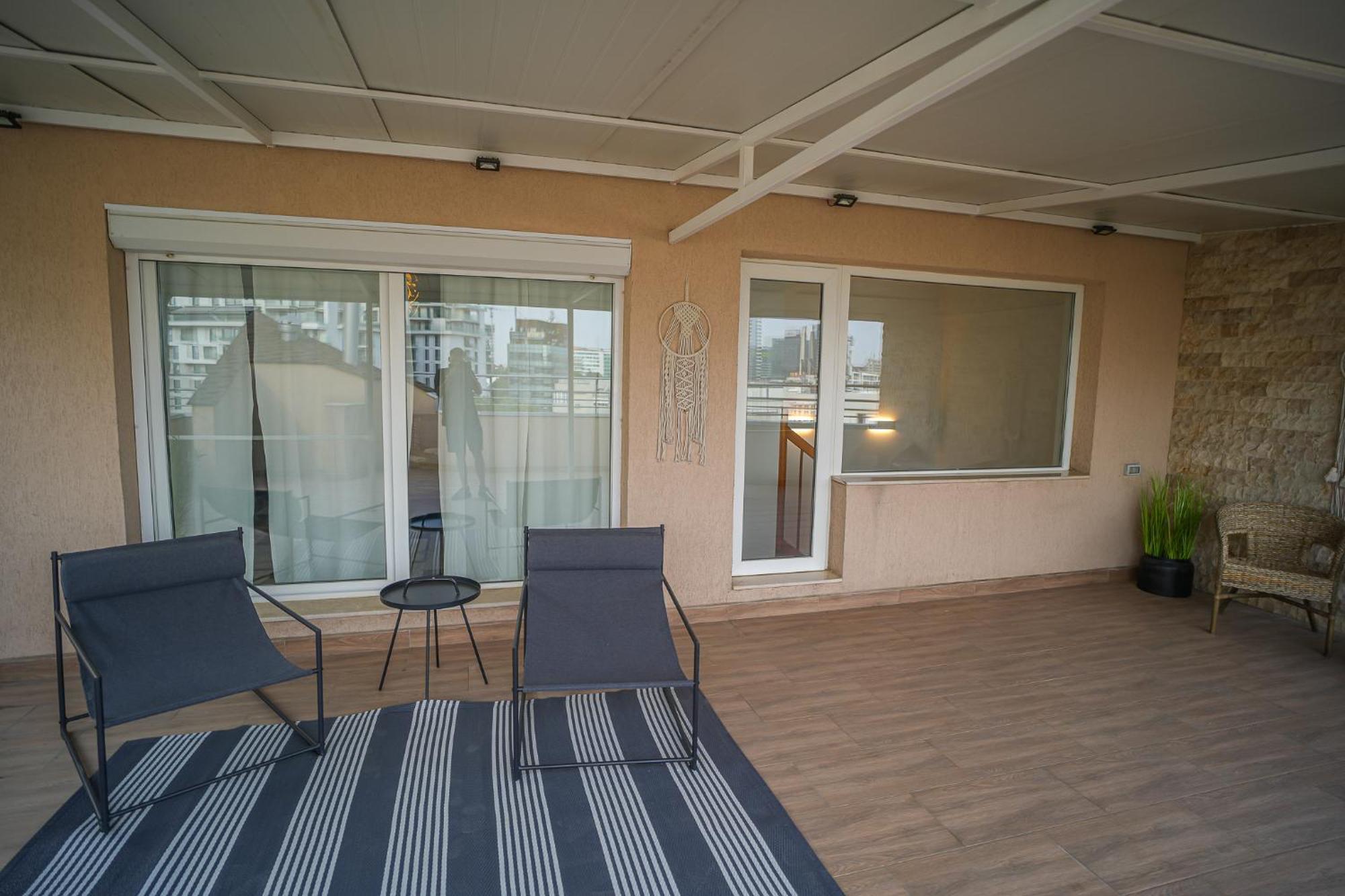 Penthouse With Huge Rooftop Terrace & View Apartment