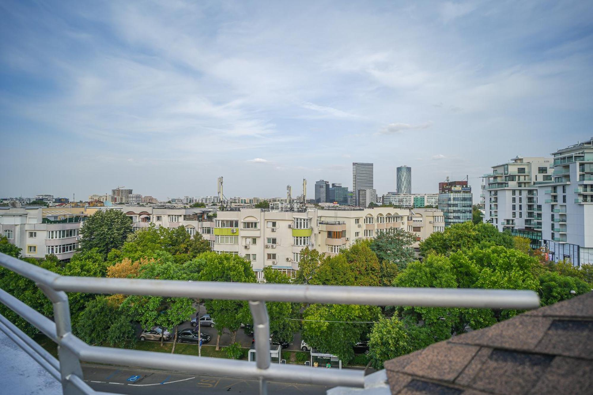 Penthouse With Huge Rooftop Terrace & View Apartment *