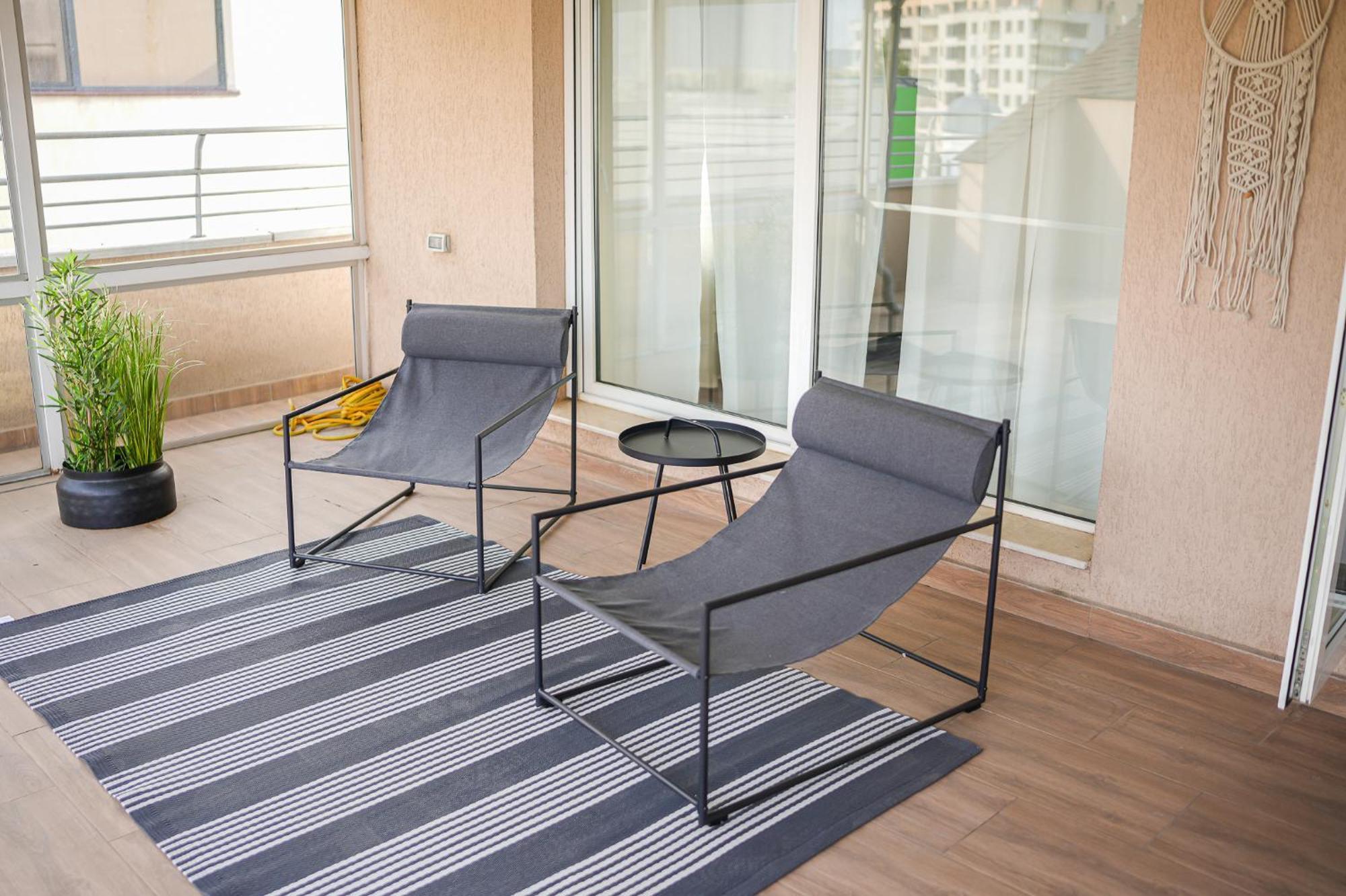 Apartment Penthouse With Huge Rooftop Terrace & View Bucharest