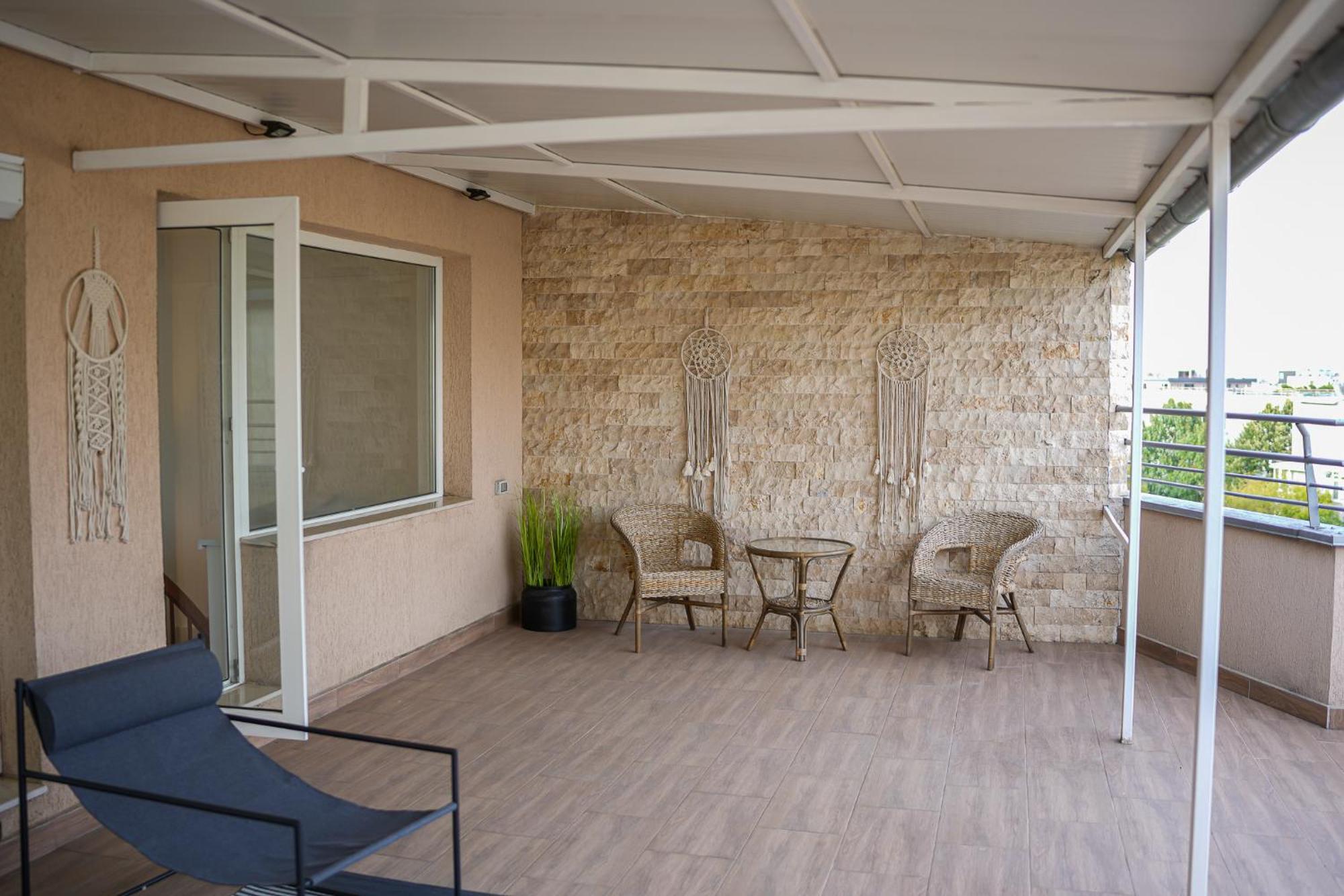 Penthouse With Huge Rooftop Terrace & View *
