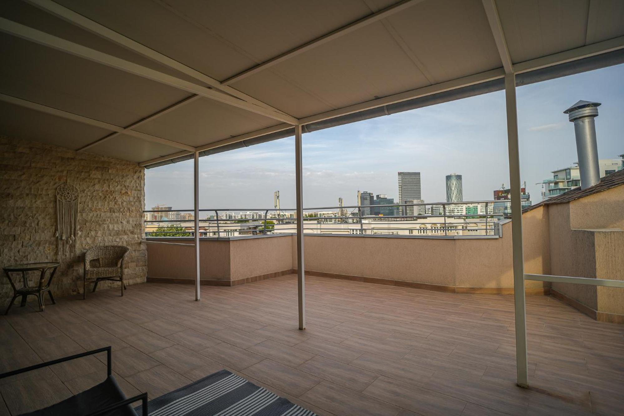 Apartment Penthouse With Huge Rooftop Terrace & View Bucharest