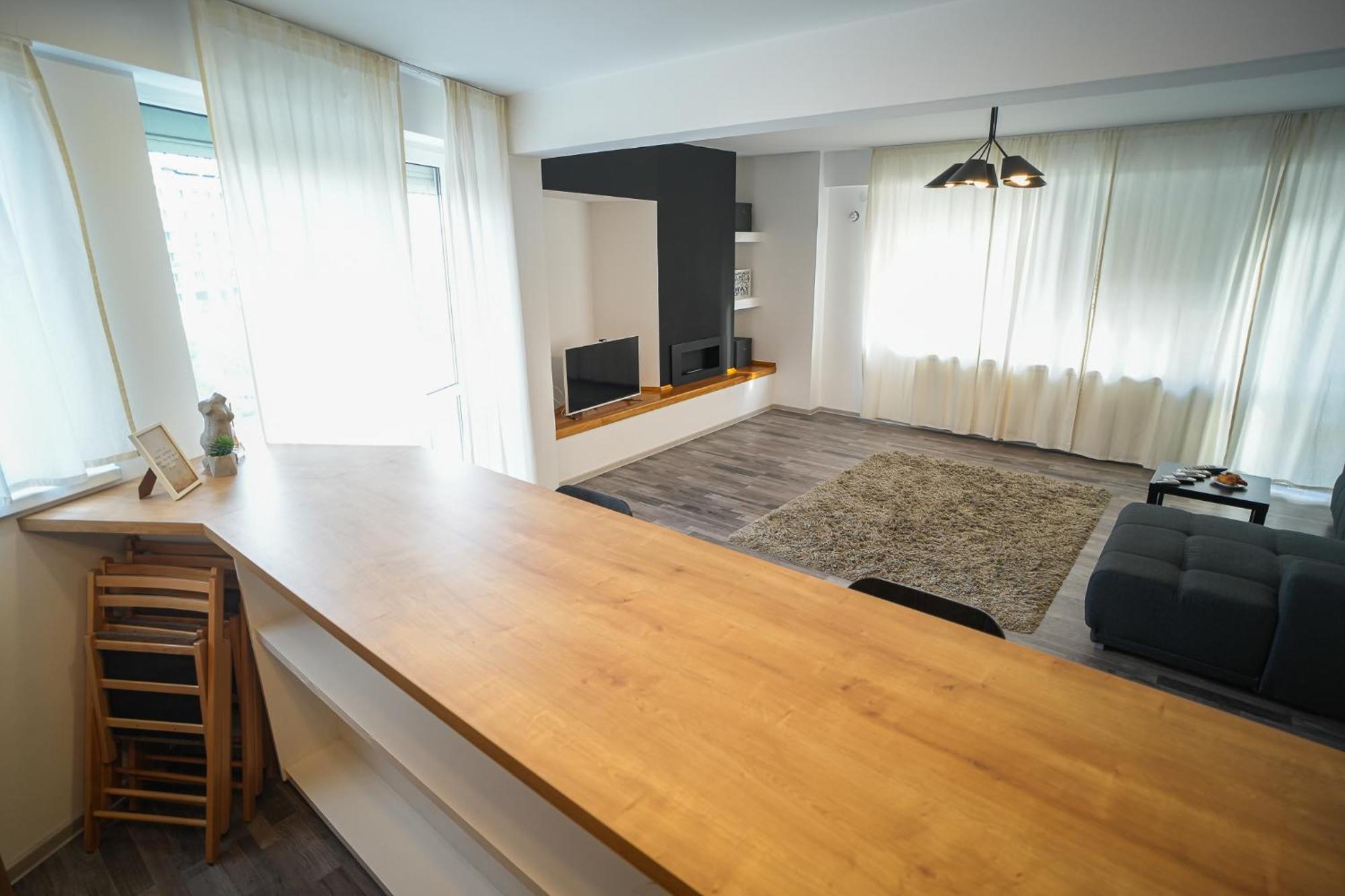 Penthouse With Huge Rooftop Terrace & View *