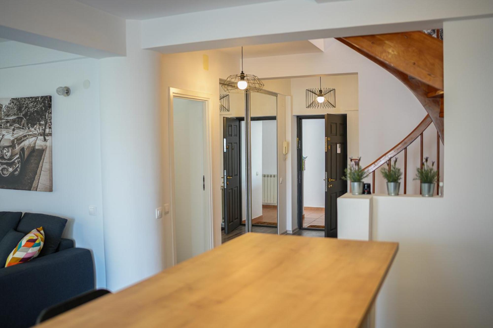 Apartment Penthouse With Huge Rooftop Terrace & View Bucharest