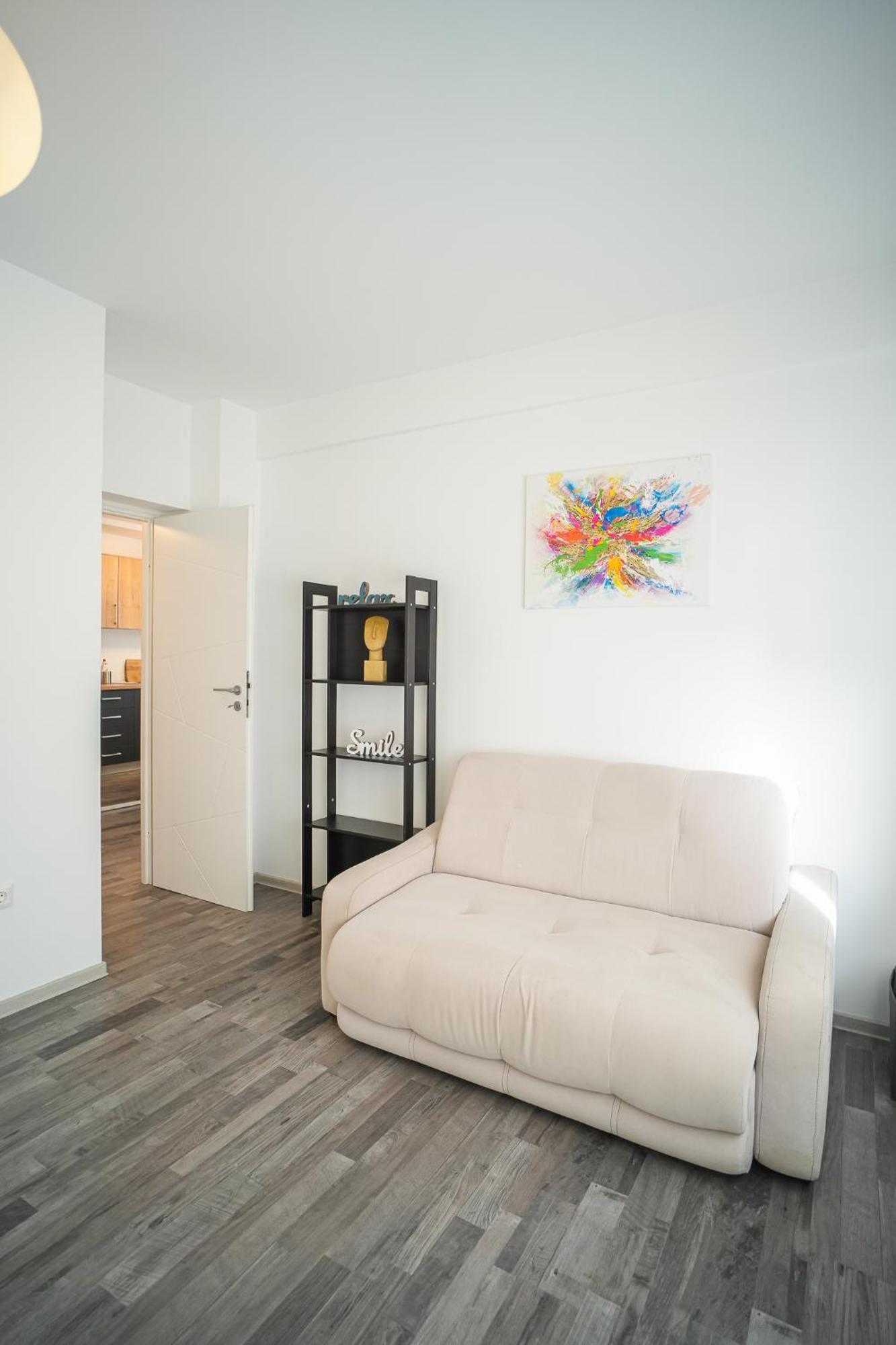 Penthouse With Huge Rooftop Terrace & View Apartment *