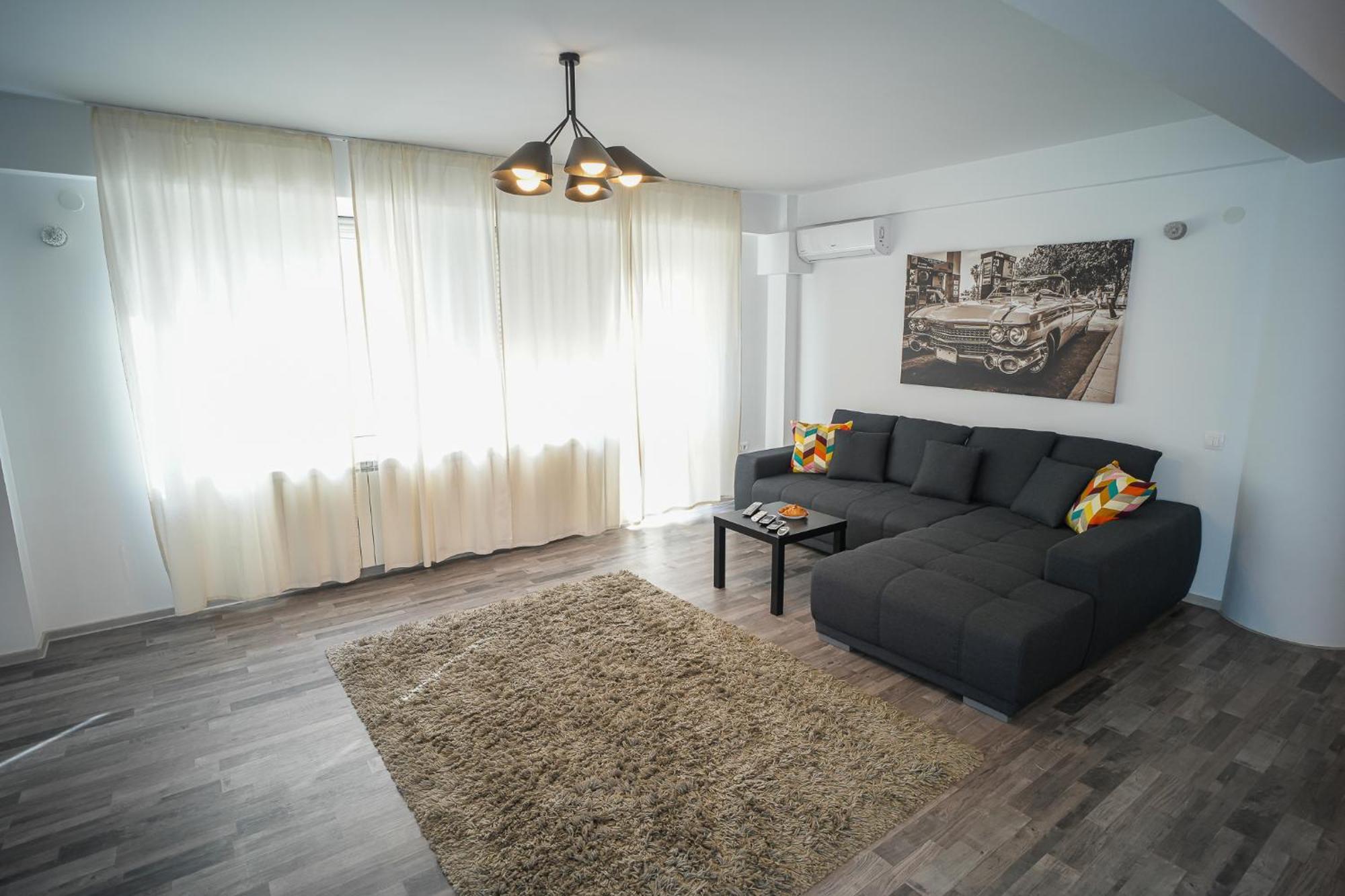 Apartment Penthouse With Huge Rooftop Terrace & View *