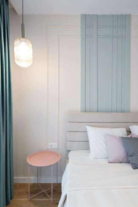 Soft Cloud 1br In Business Area Apartment