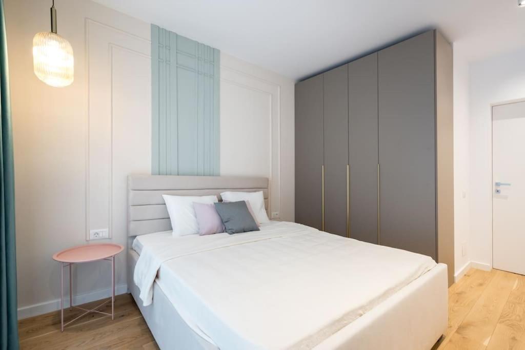 Apartment Soft Cloud 1br In Business Area Bucharest