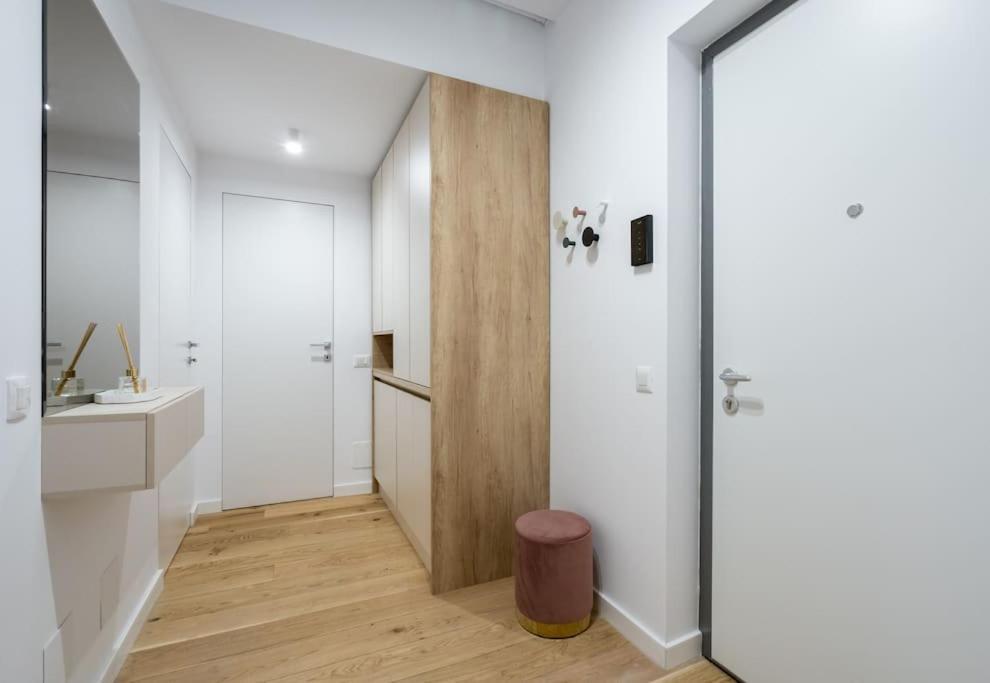 Soft Cloud 1br In Business Area Bucharest