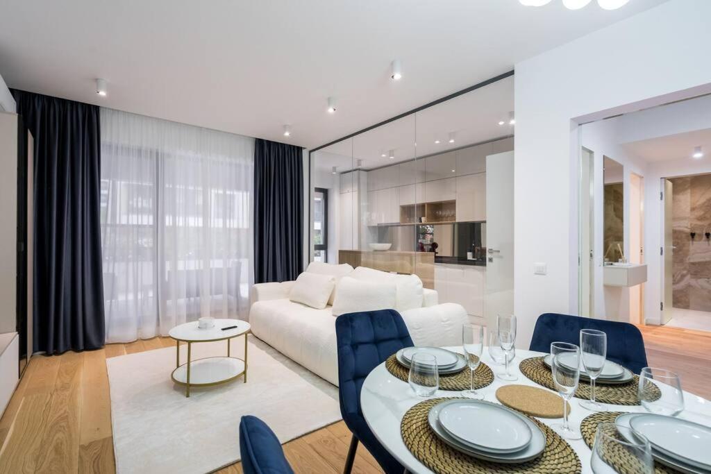 Soft Cloud 1br In Business Area *