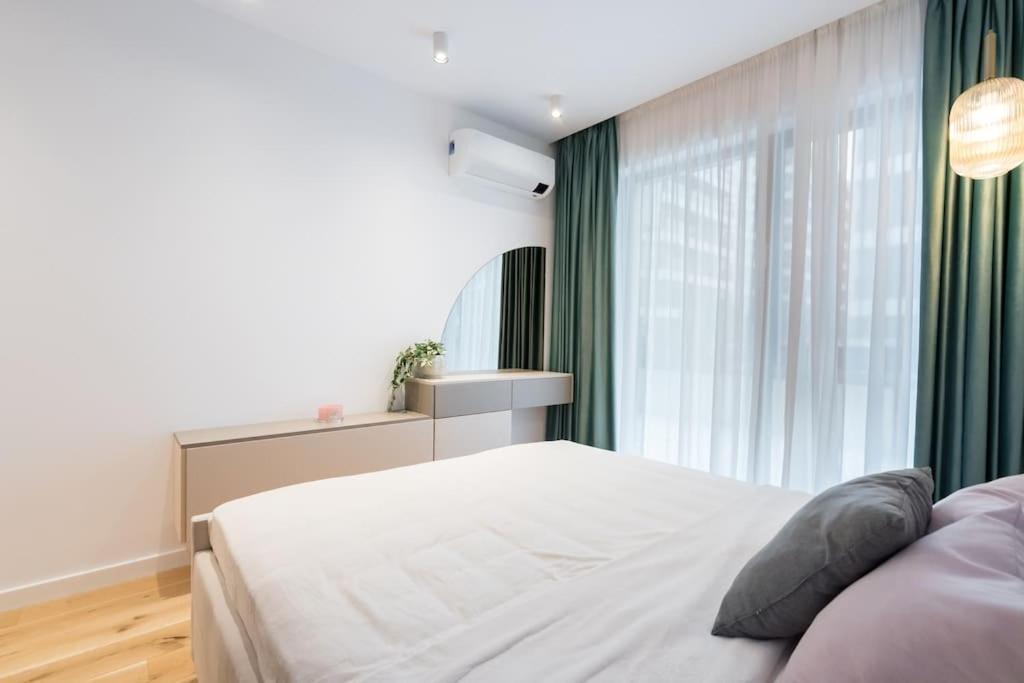 Soft Cloud 1br In Business Area * Bucharest